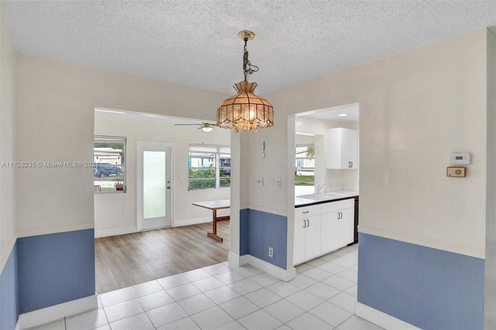 Small Image of 2641 W Golf Blvd, Pompano Beach, FL 33064, USA Number 14