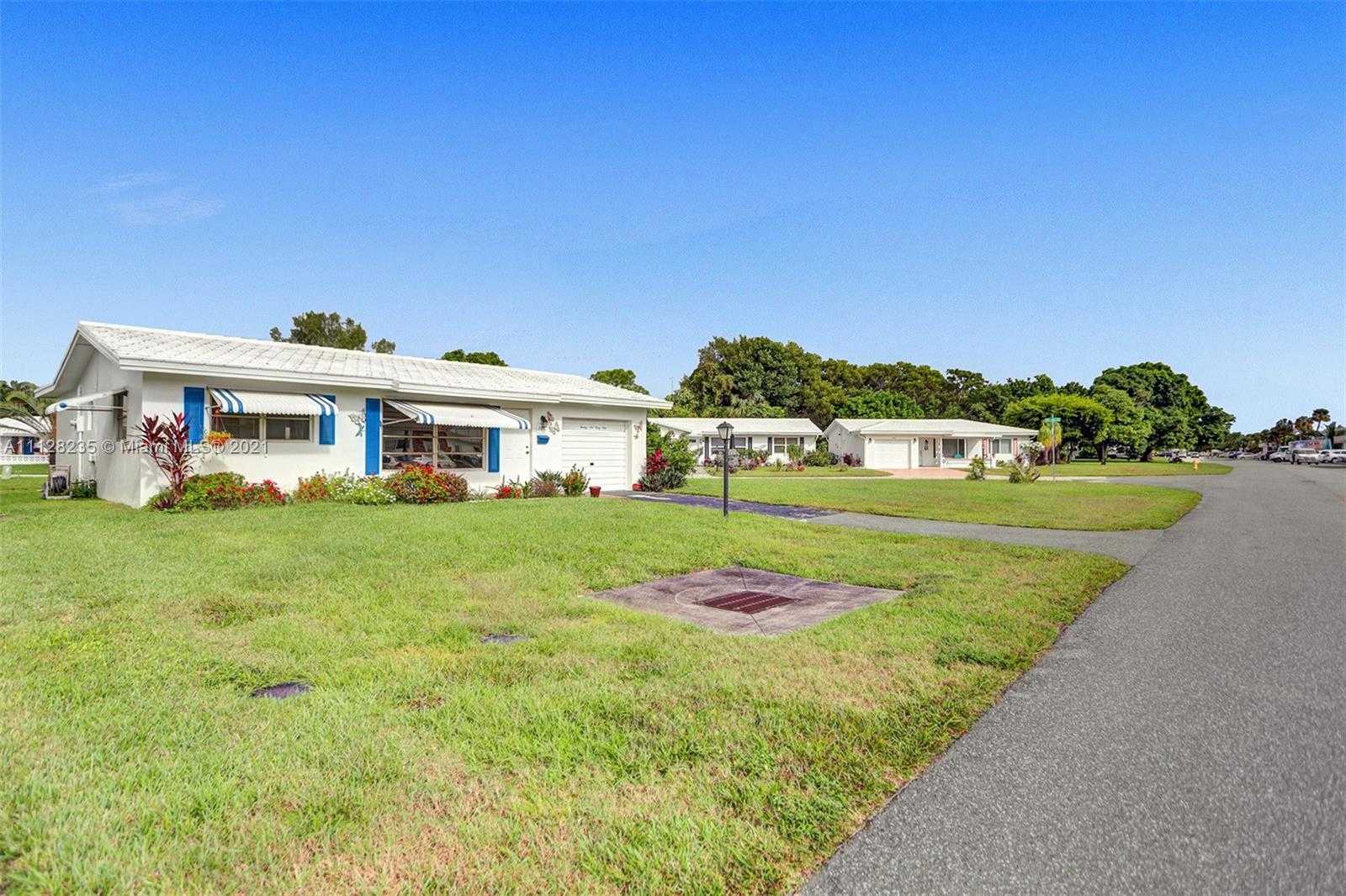 Small Image of 2641 W Golf Blvd, Pompano Beach, FL 33064, USA Number 2
