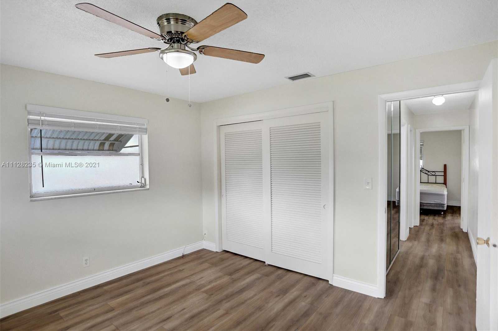 Small Image of 2641 W Golf Blvd, Pompano Beach, FL 33064, USA Number 20