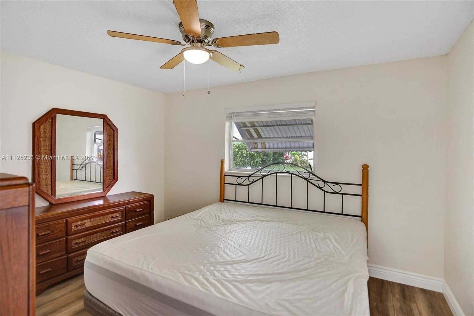 Small Image of 2641 W Golf Blvd, Pompano Beach, FL 33064, USA Number 21