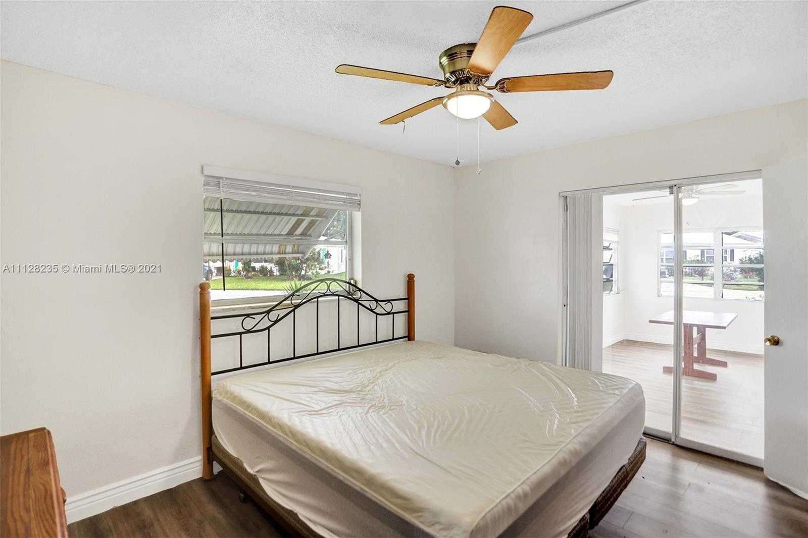 Small Image of 2641 W Golf Blvd, Pompano Beach, FL 33064, USA Number 22