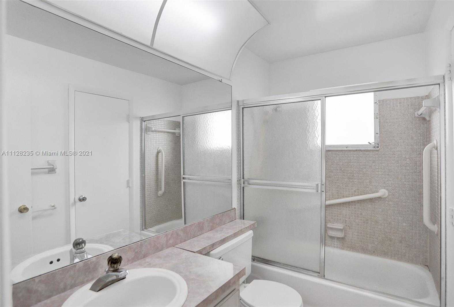 Small Image of 2641 W Golf Blvd, Pompano Beach, FL 33064, USA Number 24