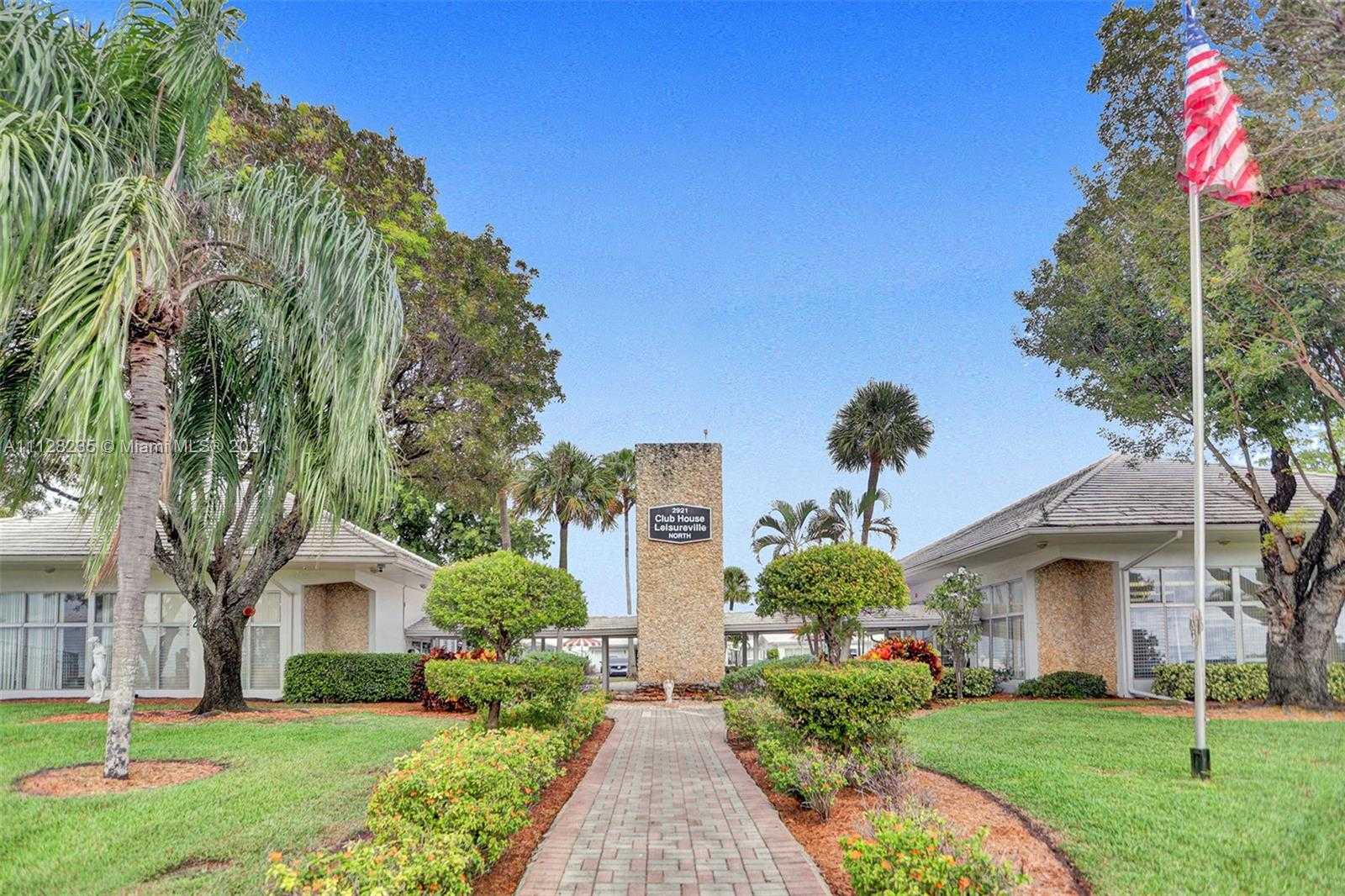 Small Image of 2641 W Golf Blvd, Pompano Beach, FL 33064, USA Number 27