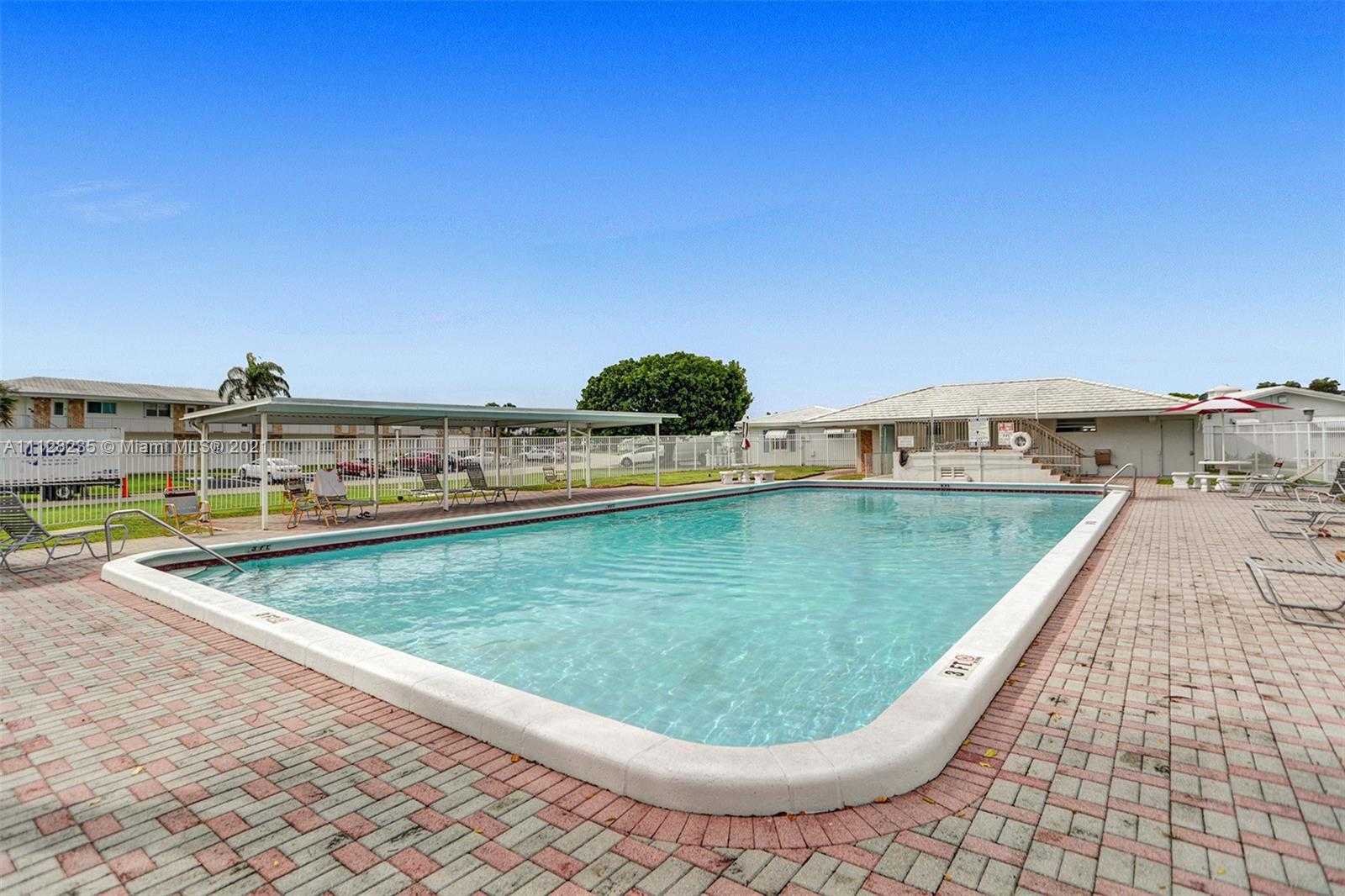 Small Image of 2641 W Golf Blvd, Pompano Beach, FL 33064, USA Number 28