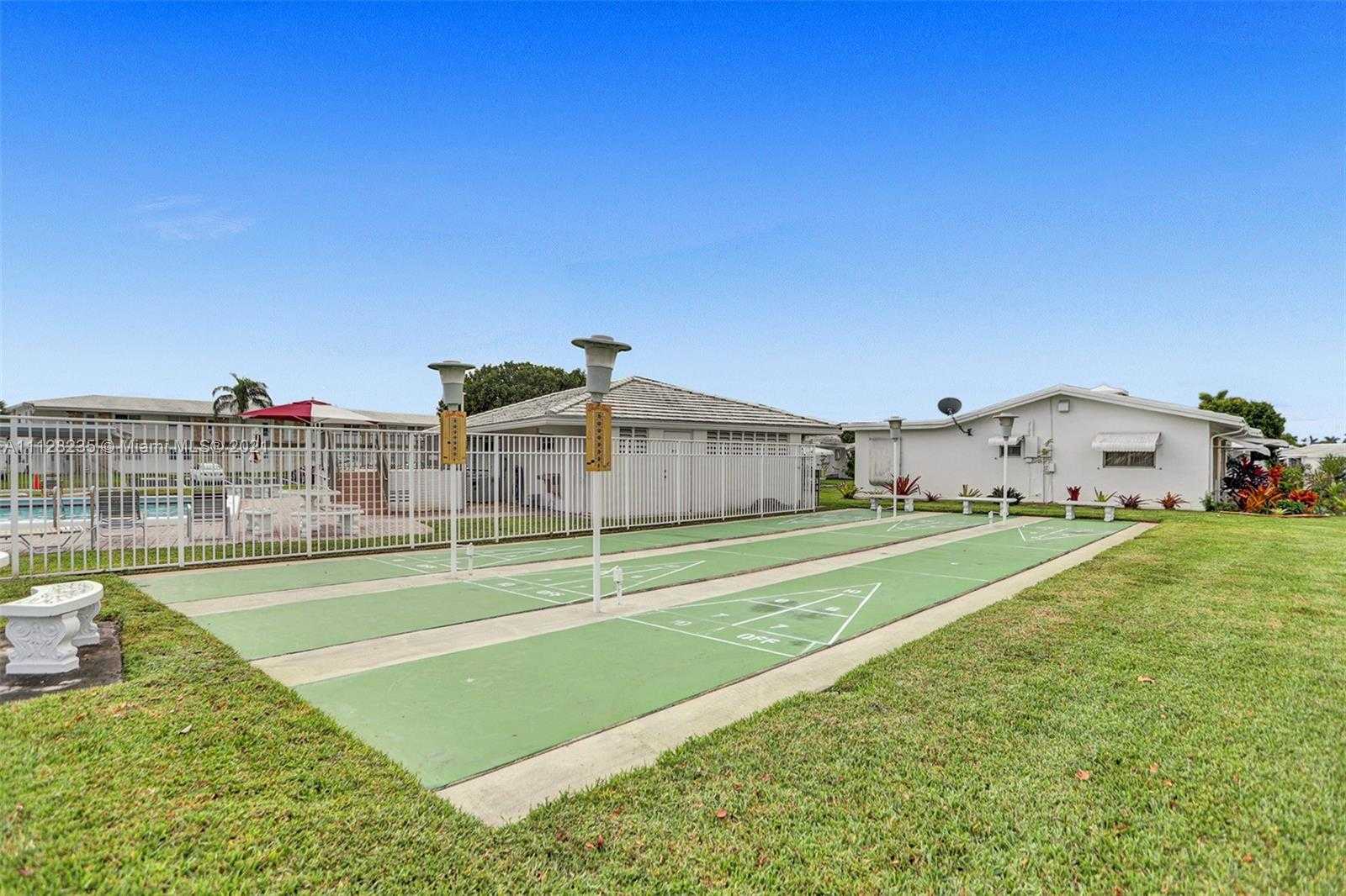 Small Image of 2641 W Golf Blvd, Pompano Beach, FL 33064, USA Number 31