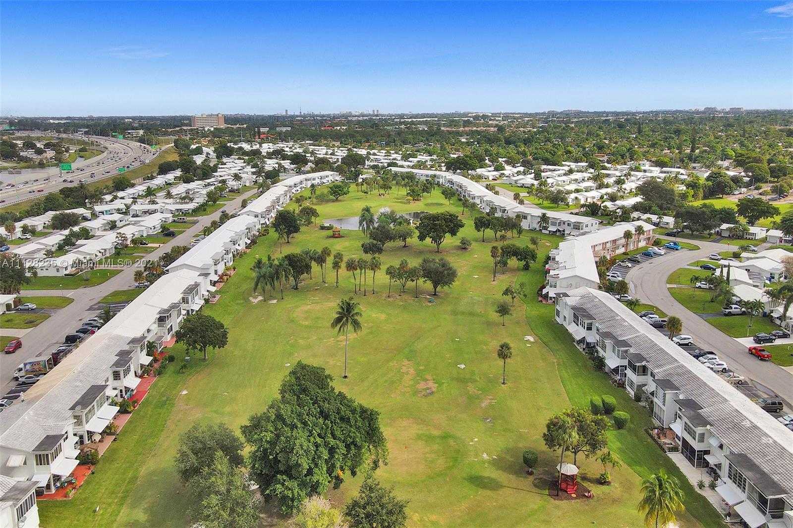 Small Image of 2641 W Golf Blvd, Pompano Beach, FL 33064, USA Number 34