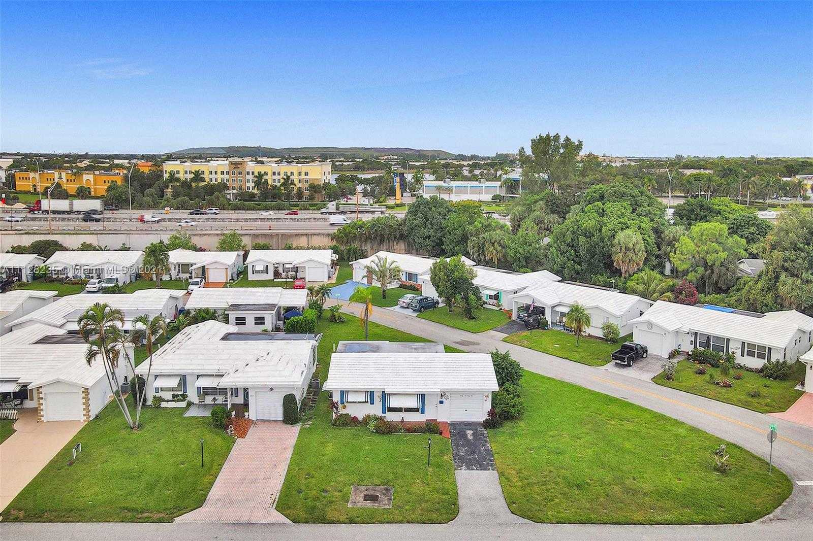 Small Image of 2641 W Golf Blvd, Pompano Beach, FL 33064, USA Number 35