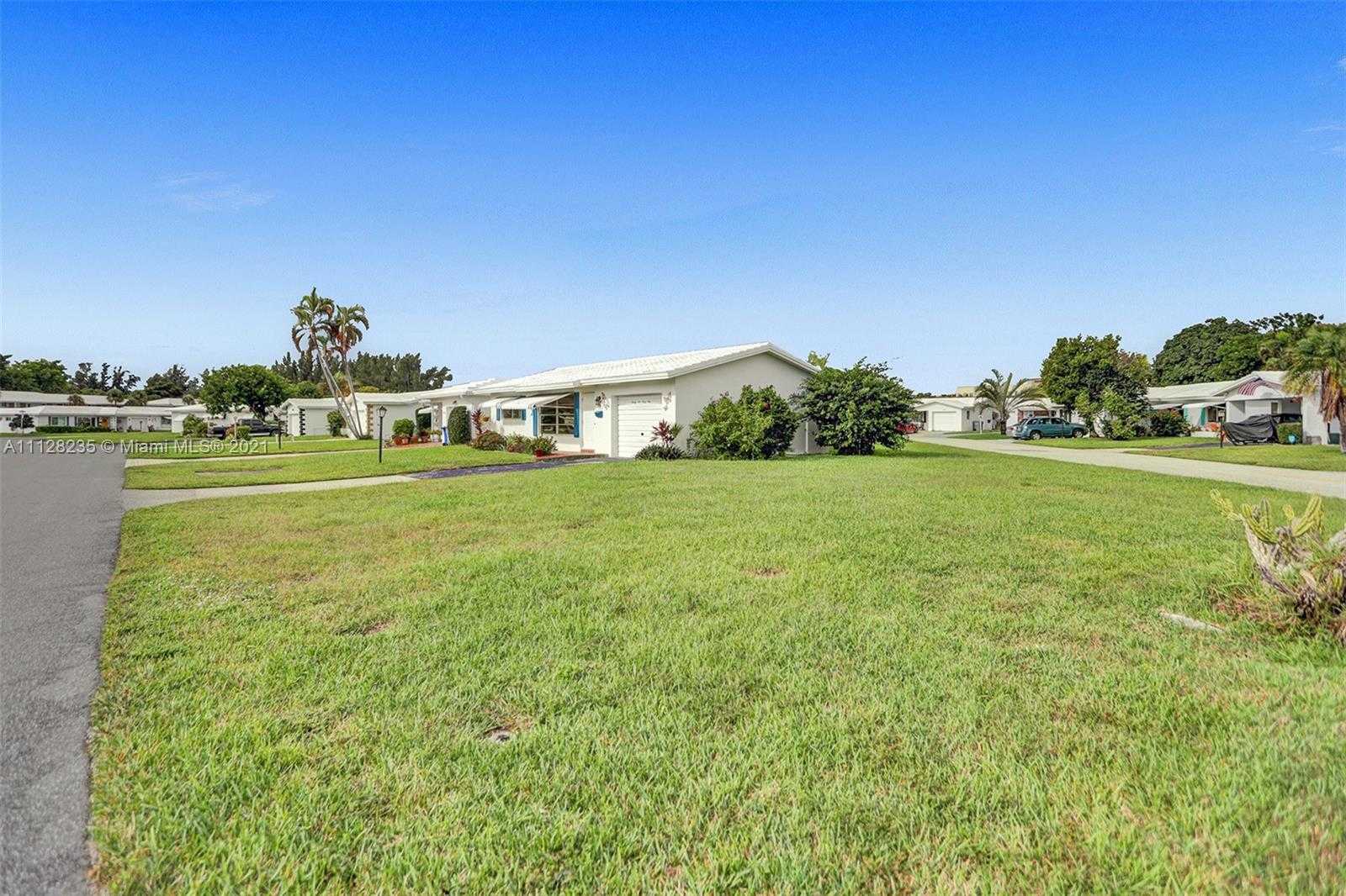 Small Image of 2641 W Golf Blvd, Pompano Beach, FL 33064, USA Number 4