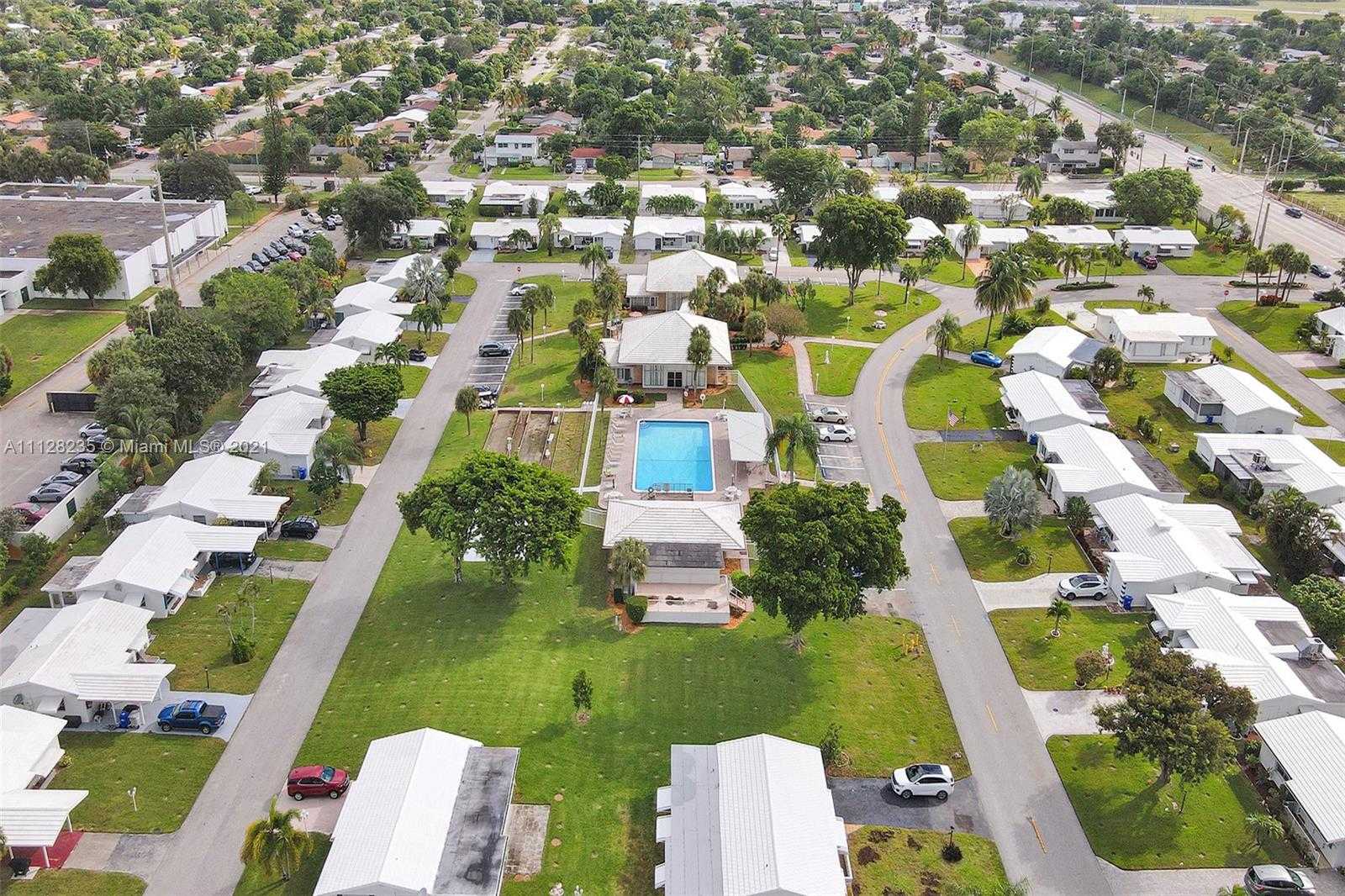 Small Image of 2641 W Golf Blvd, Pompano Beach, FL 33064, USA Number 44