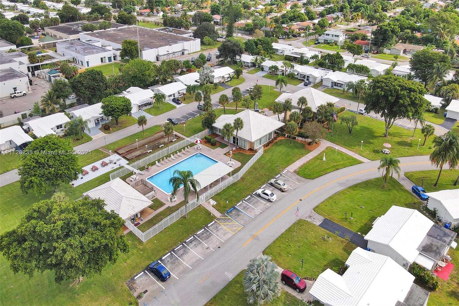 Small Image of 2641 W Golf Blvd, Pompano Beach, FL 33064, USA Number 47