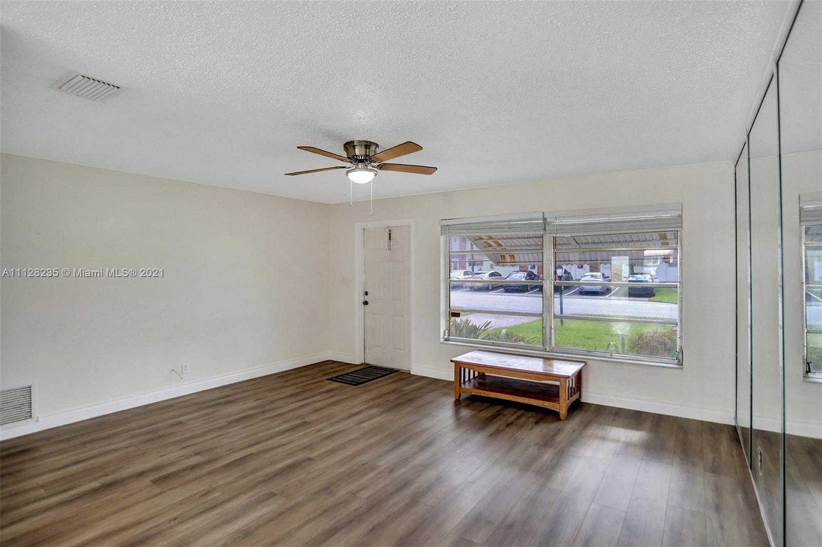 Small Image of 2641 W Golf Blvd, Pompano Beach, FL 33064, USA Number 5