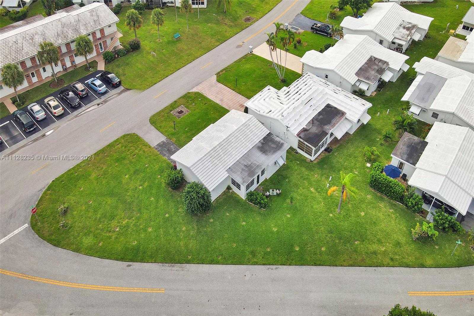 Small Image of 2641 W Golf Blvd, Pompano Beach, FL 33064, USA Number 52