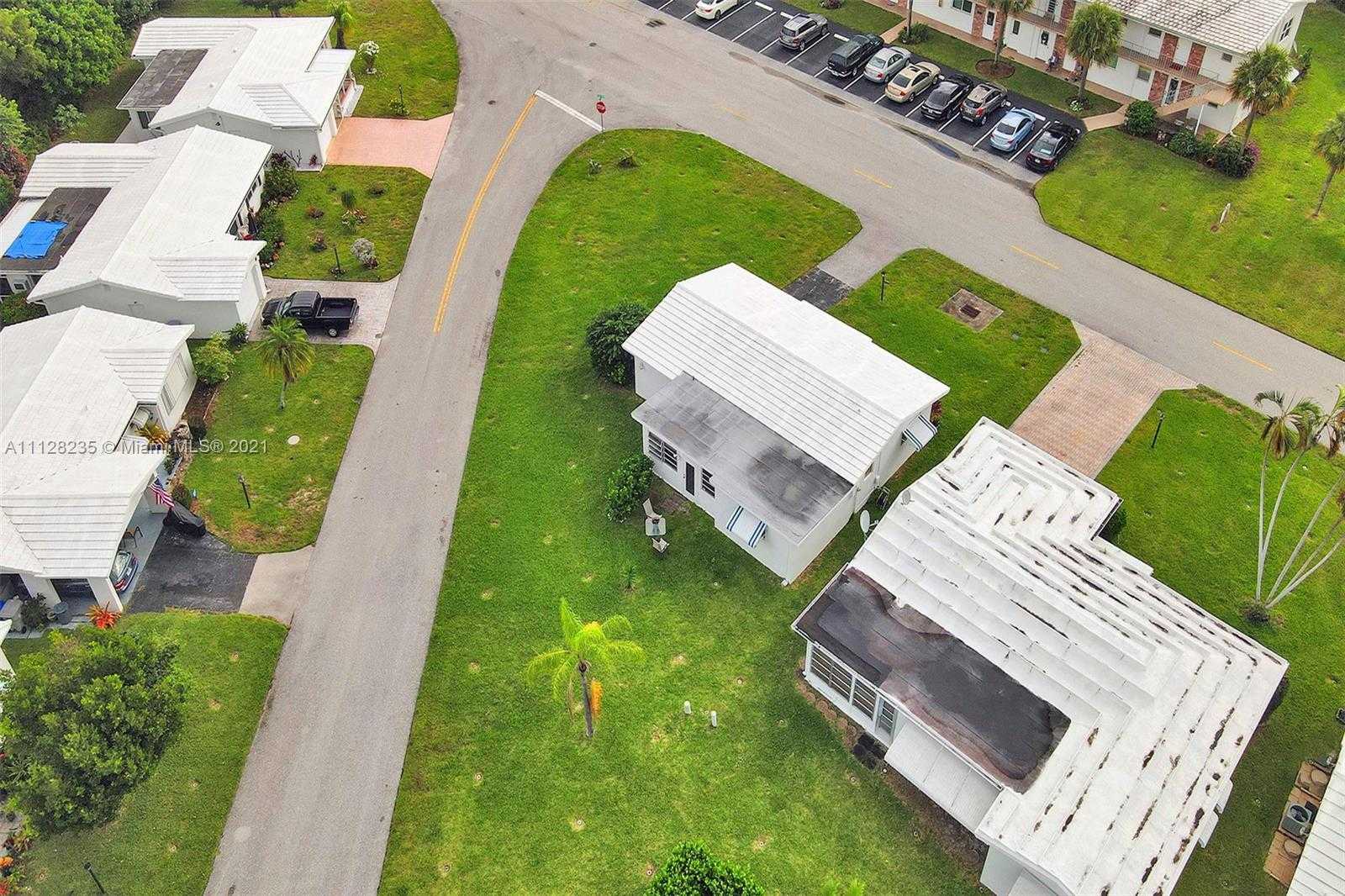 Small Image of 2641 W Golf Blvd, Pompano Beach, FL 33064, USA Number 54