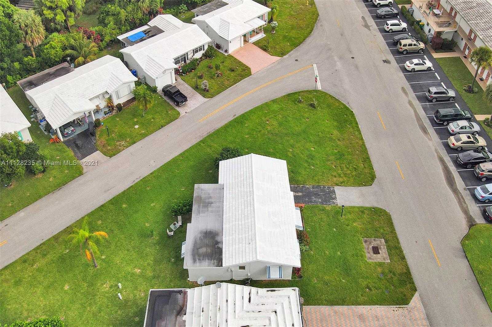 Small Image of 2641 W Golf Blvd, Pompano Beach, FL 33064, USA Number 55