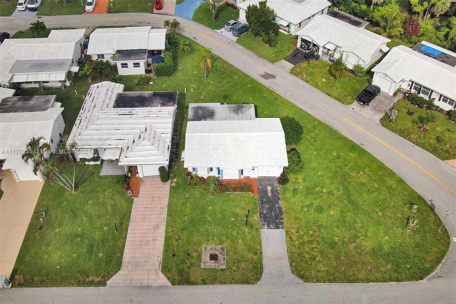 Small Image of 2641 W Golf Blvd, Pompano Beach, FL 33064, USA Number 57