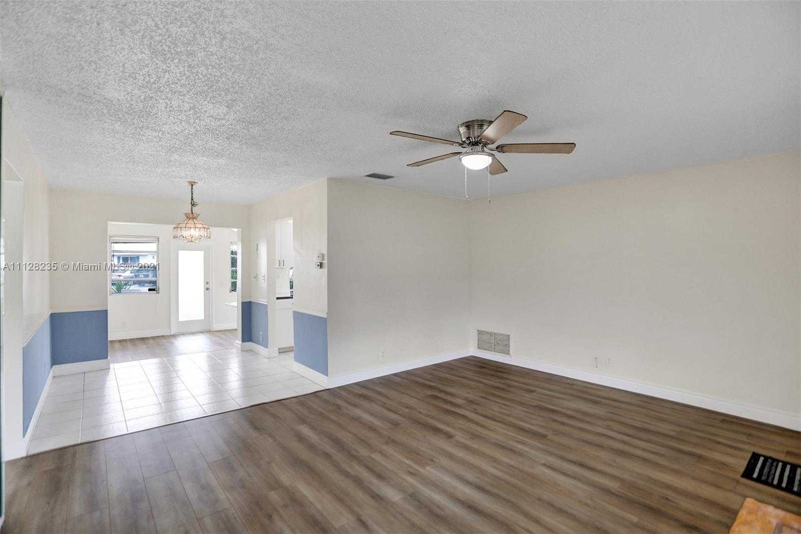 Small Image of 2641 W Golf Blvd, Pompano Beach, FL 33064, USA Number 6
