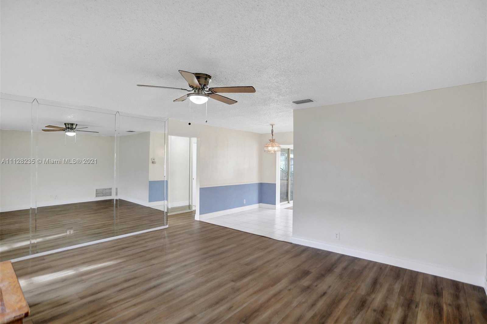 Small Image of 2641 W Golf Blvd, Pompano Beach, FL 33064, USA Number 7