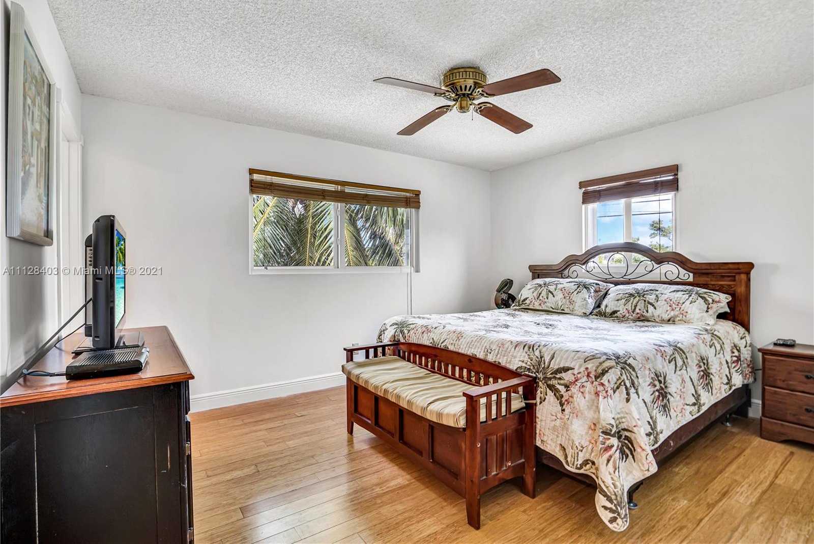 Small Image of 14 Mangrove Ln, Key Largo, FL 33037, USA Number 11