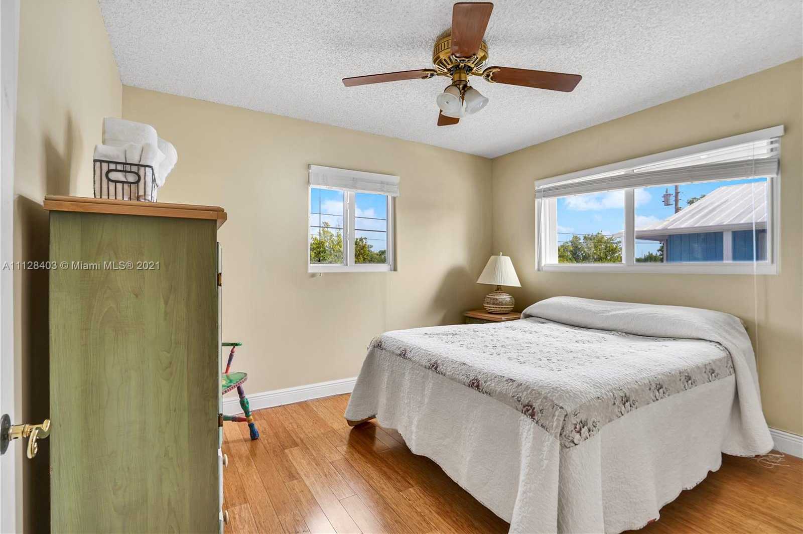 Small Image of 14 Mangrove Ln, Key Largo, FL 33037, USA Number 9