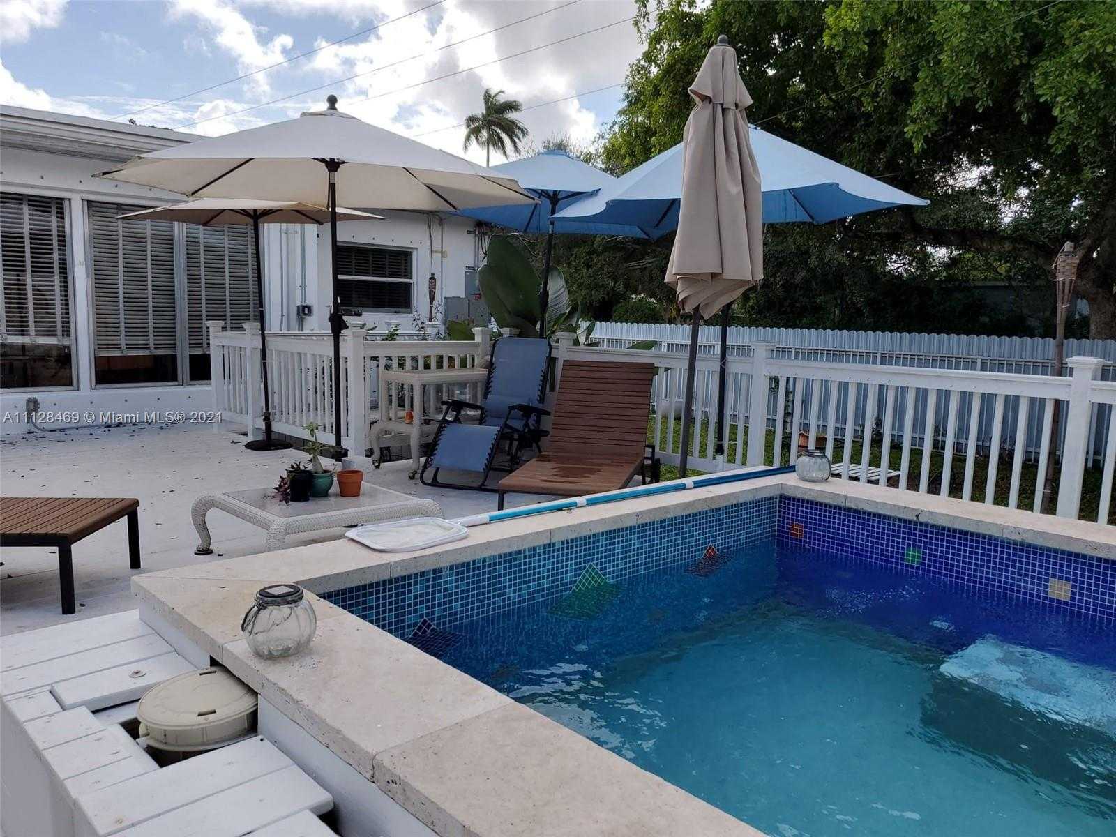 Small Image of 905 NE 138th St, North Miami, FL 33161, USA Number 10