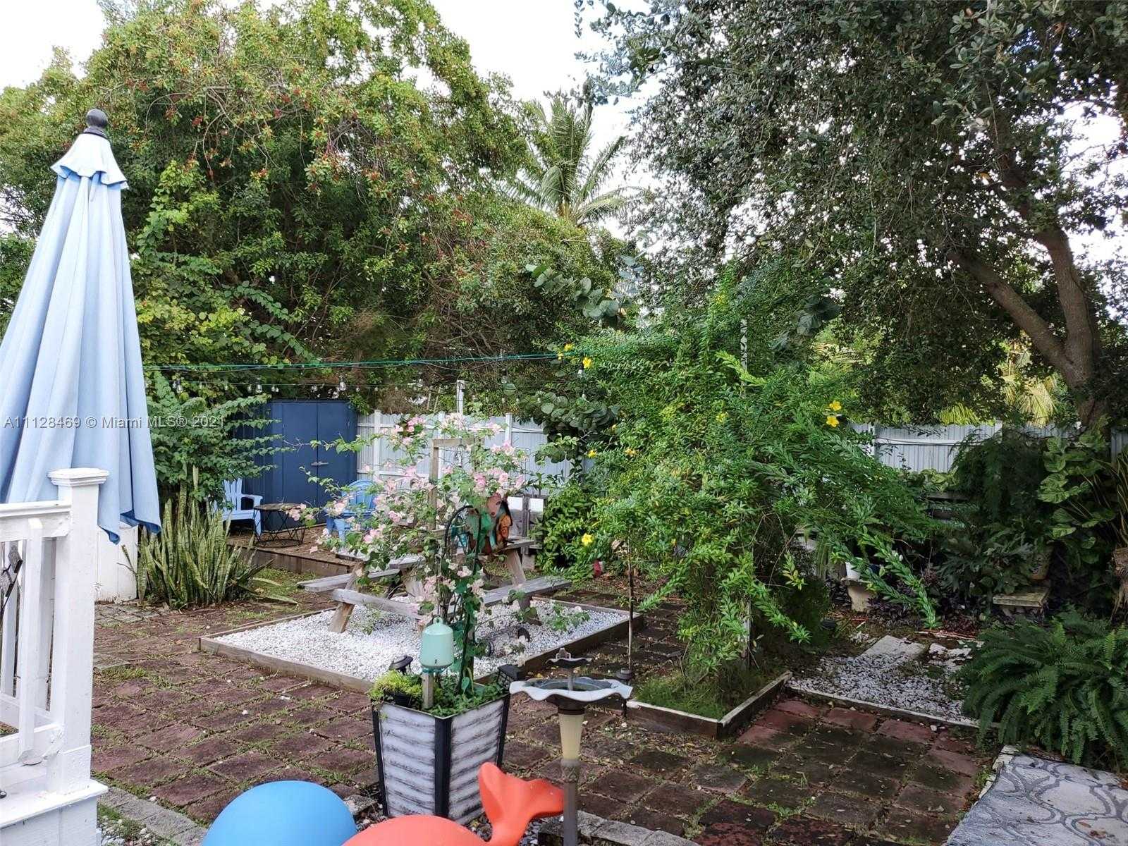 Small Image of 905 NE 138th St, North Miami, FL 33161, USA Number 12
