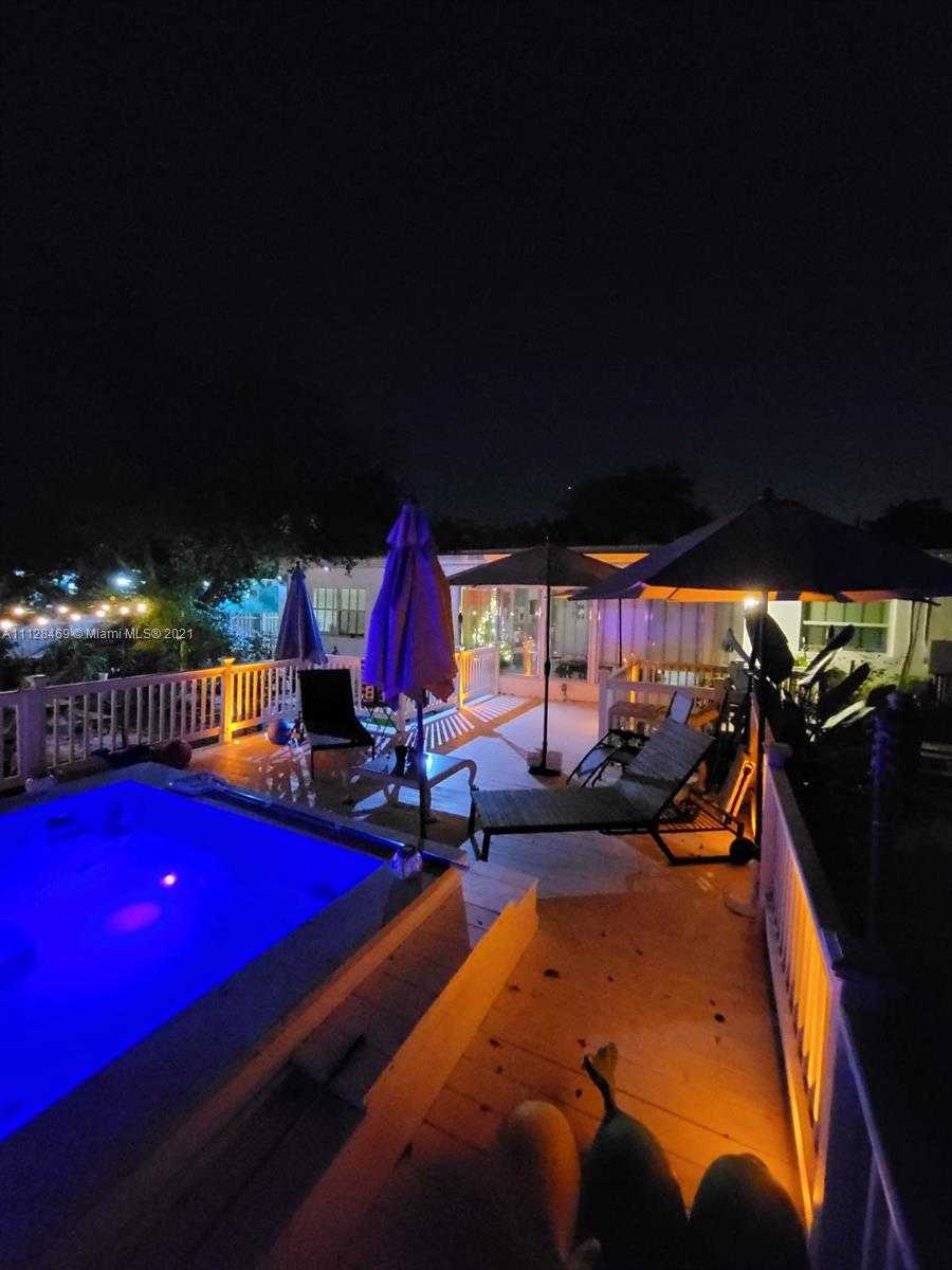 Small Image of 905 NE 138th St, North Miami, FL 33161, USA Number 19
