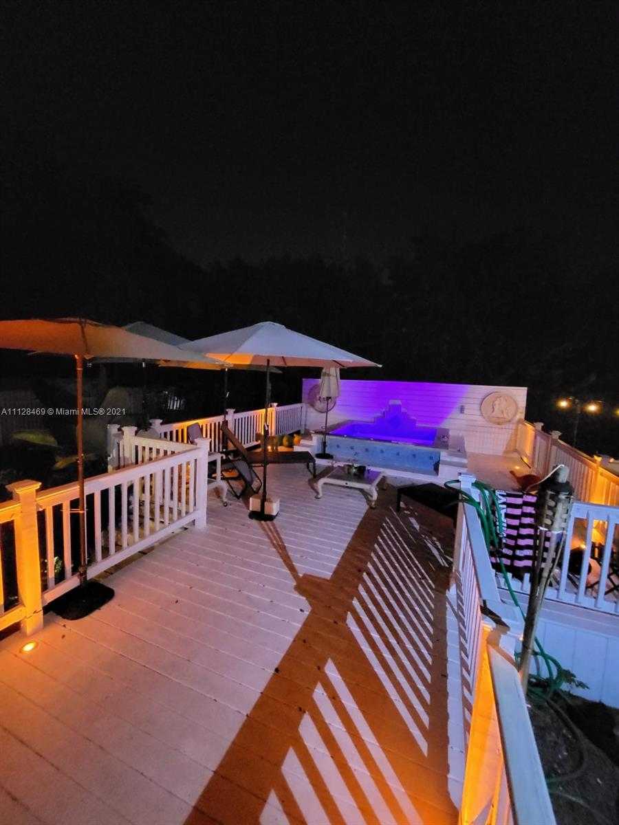 Small Image of 905 NE 138th St, North Miami, FL 33161, USA Number 22
