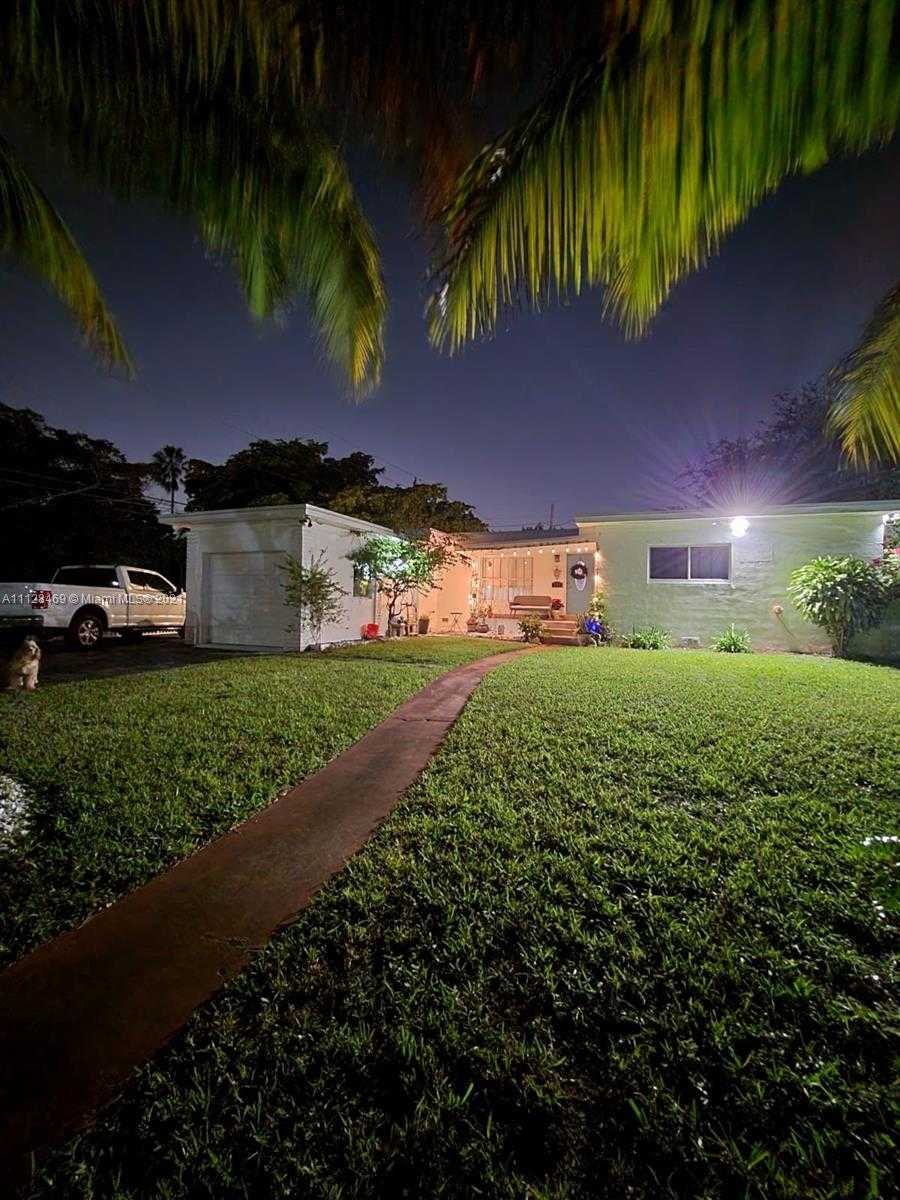 Small Image of 905 NE 138th St, North Miami, FL 33161, USA Number 26