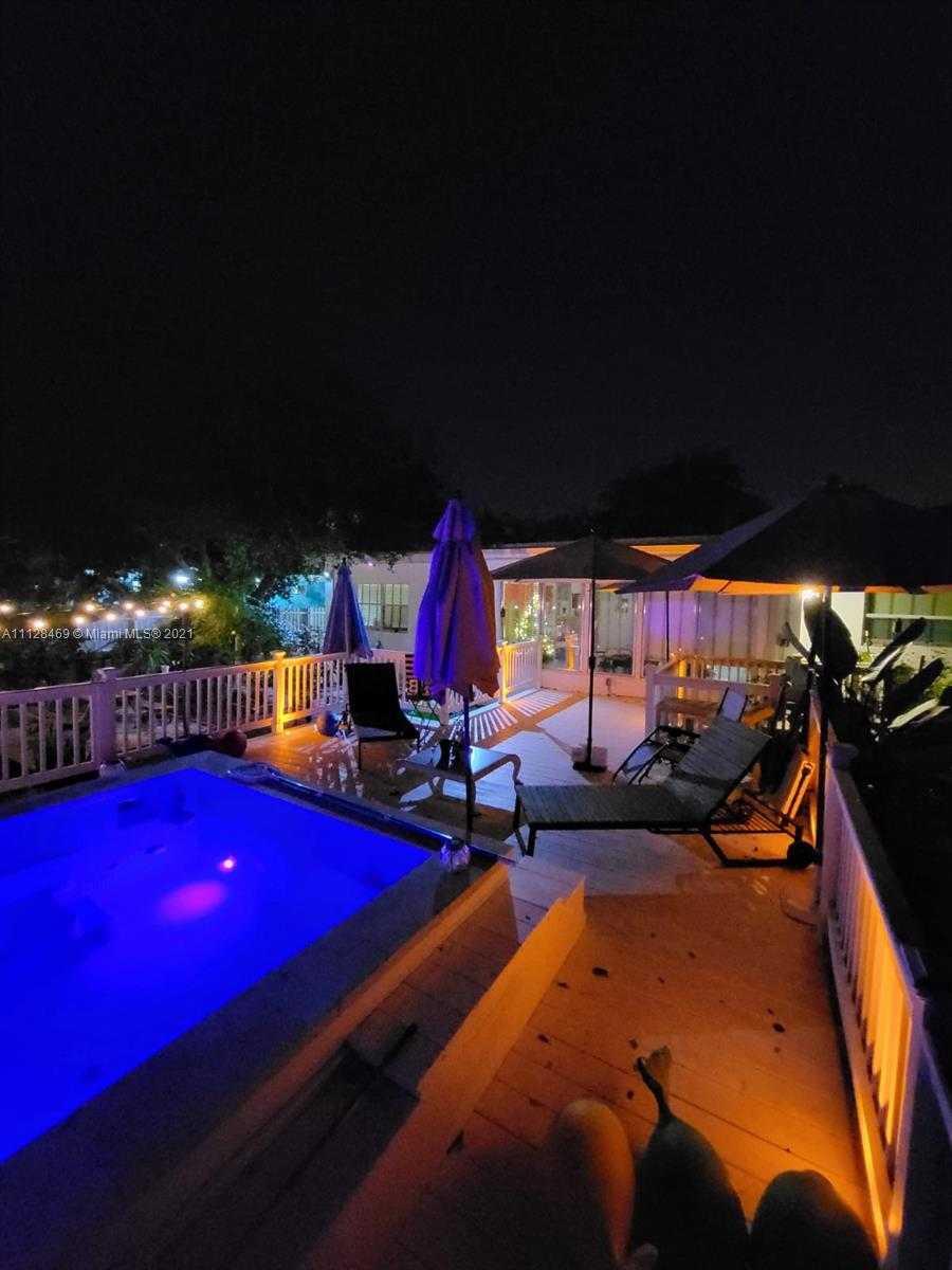 Small Image of 905 NE 138th St, North Miami, FL 33161, USA Number 27