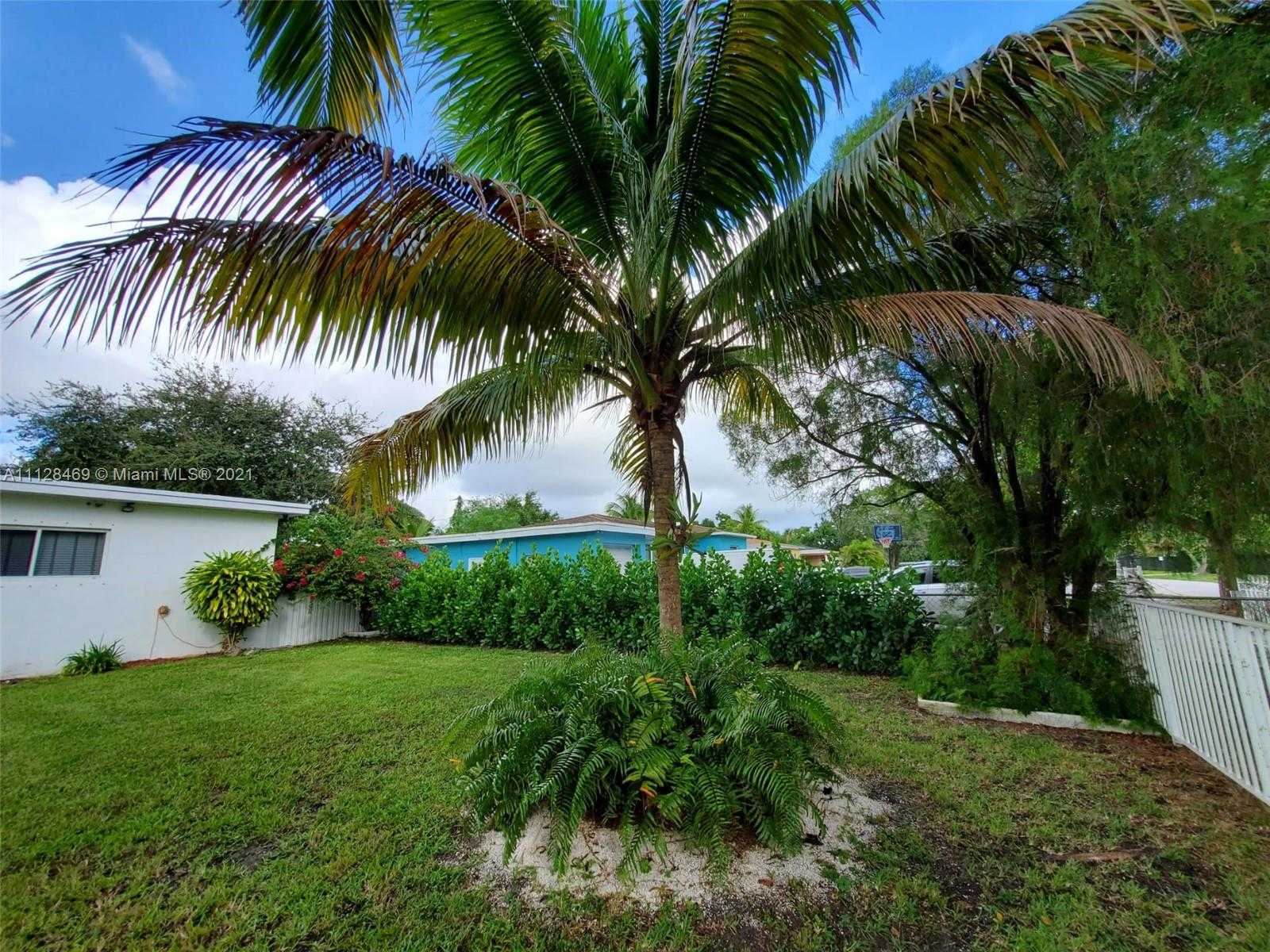 Small Image of 905 NE 138th St, North Miami, FL 33161, USA Number 3