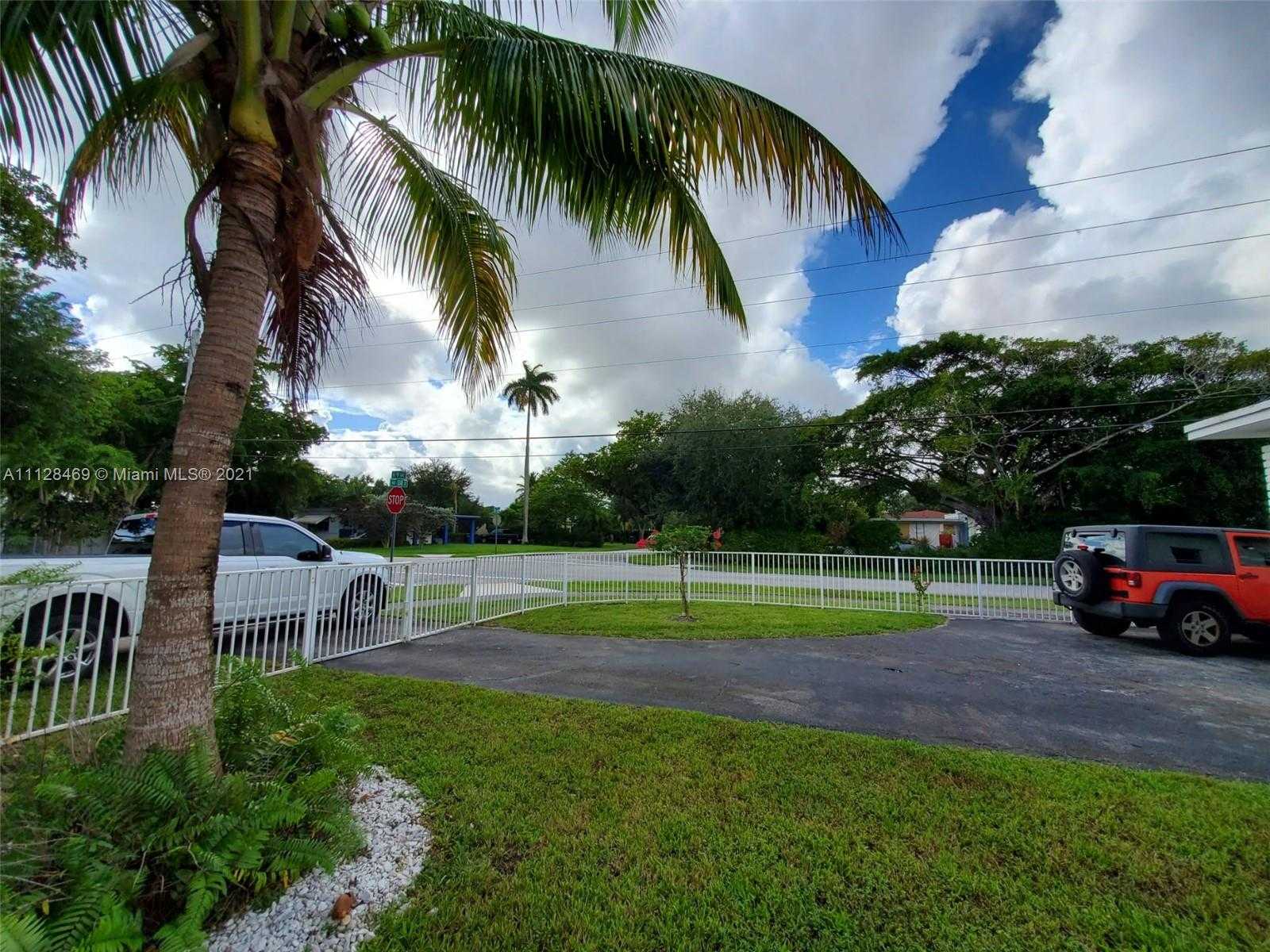 Small Image of 905 NE 138th St, North Miami, FL 33161, USA Number 4