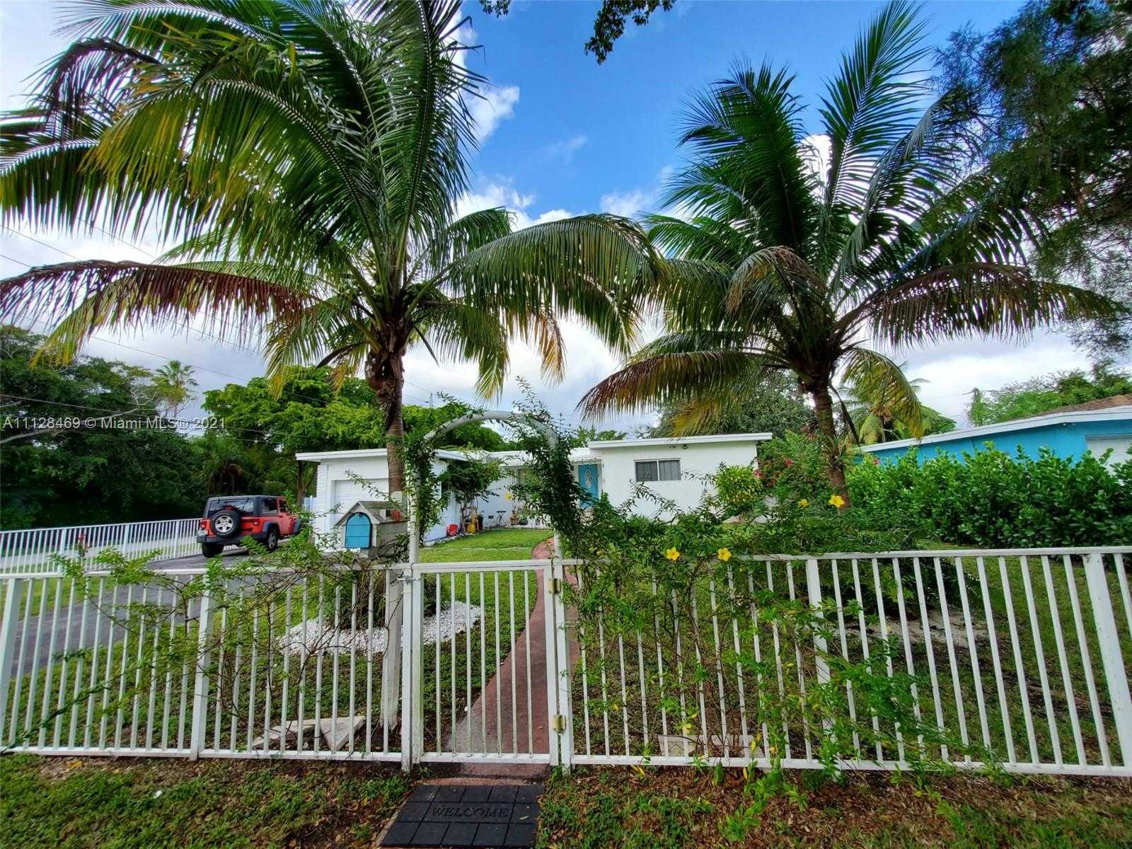 Small Image of 905 NE 138th St, North Miami, FL 33161, USA Number 5