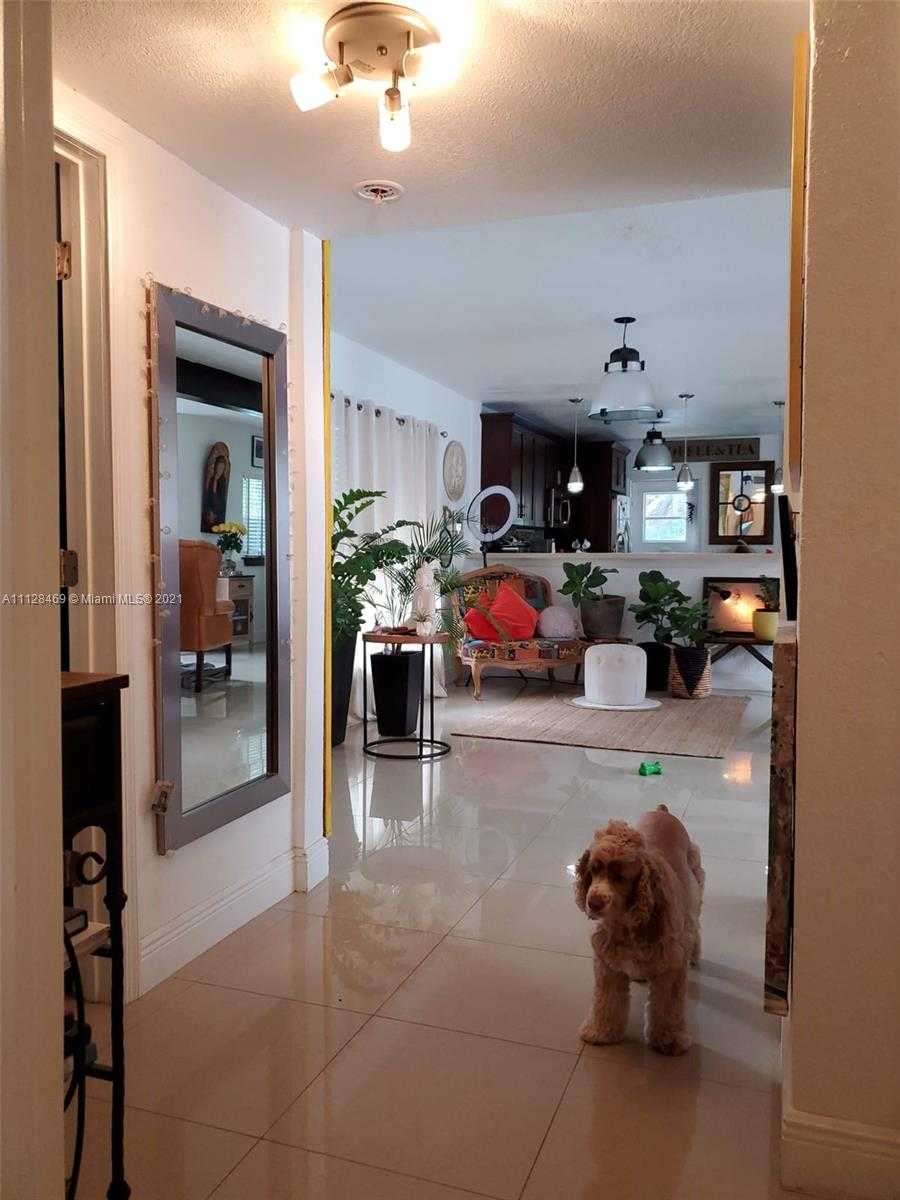 Small Image of 905 NE 138th St, North Miami, FL 33161, USA Number 7