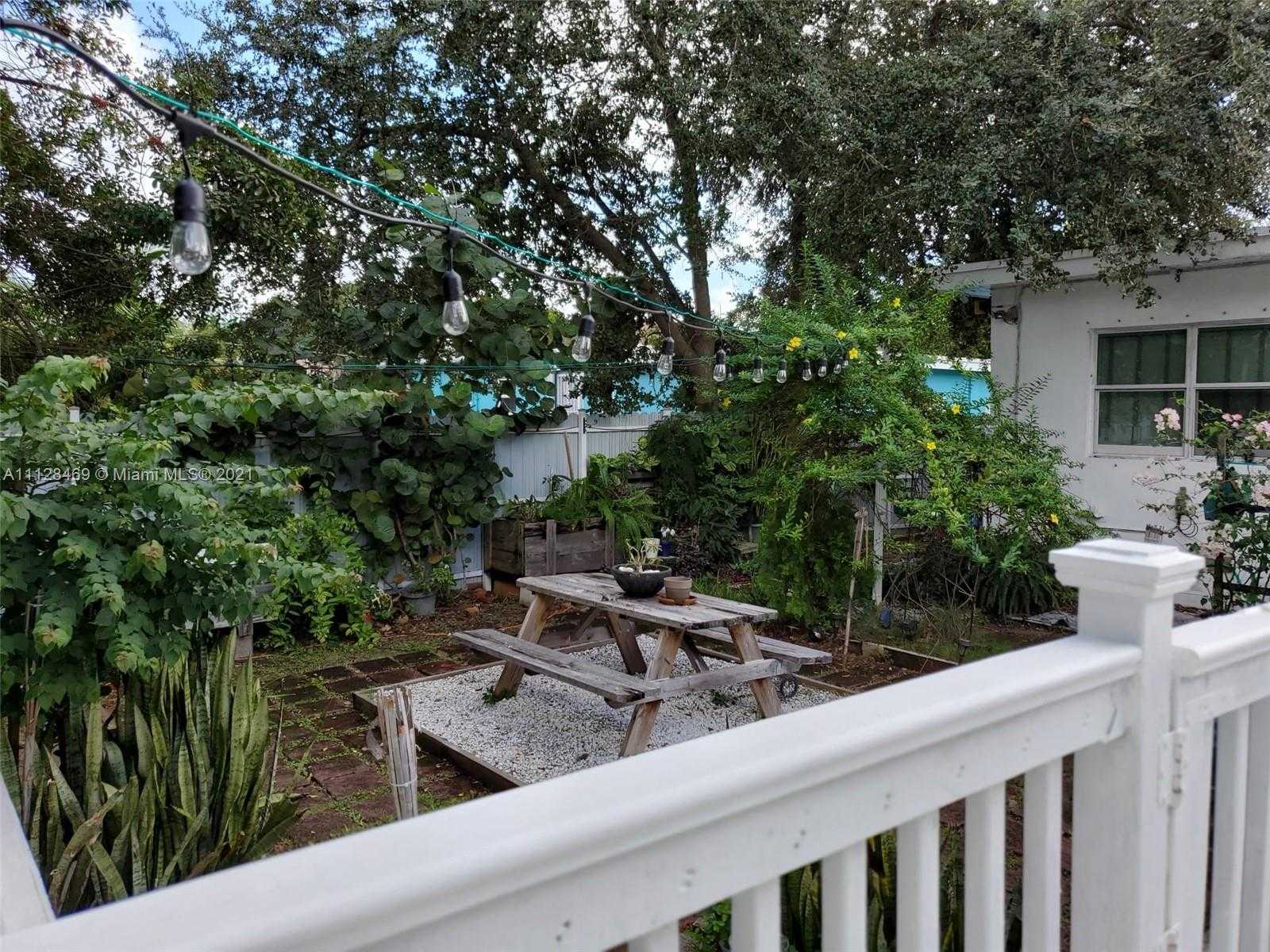Small Image of 905 NE 138th St, North Miami, FL 33161, USA Number 8