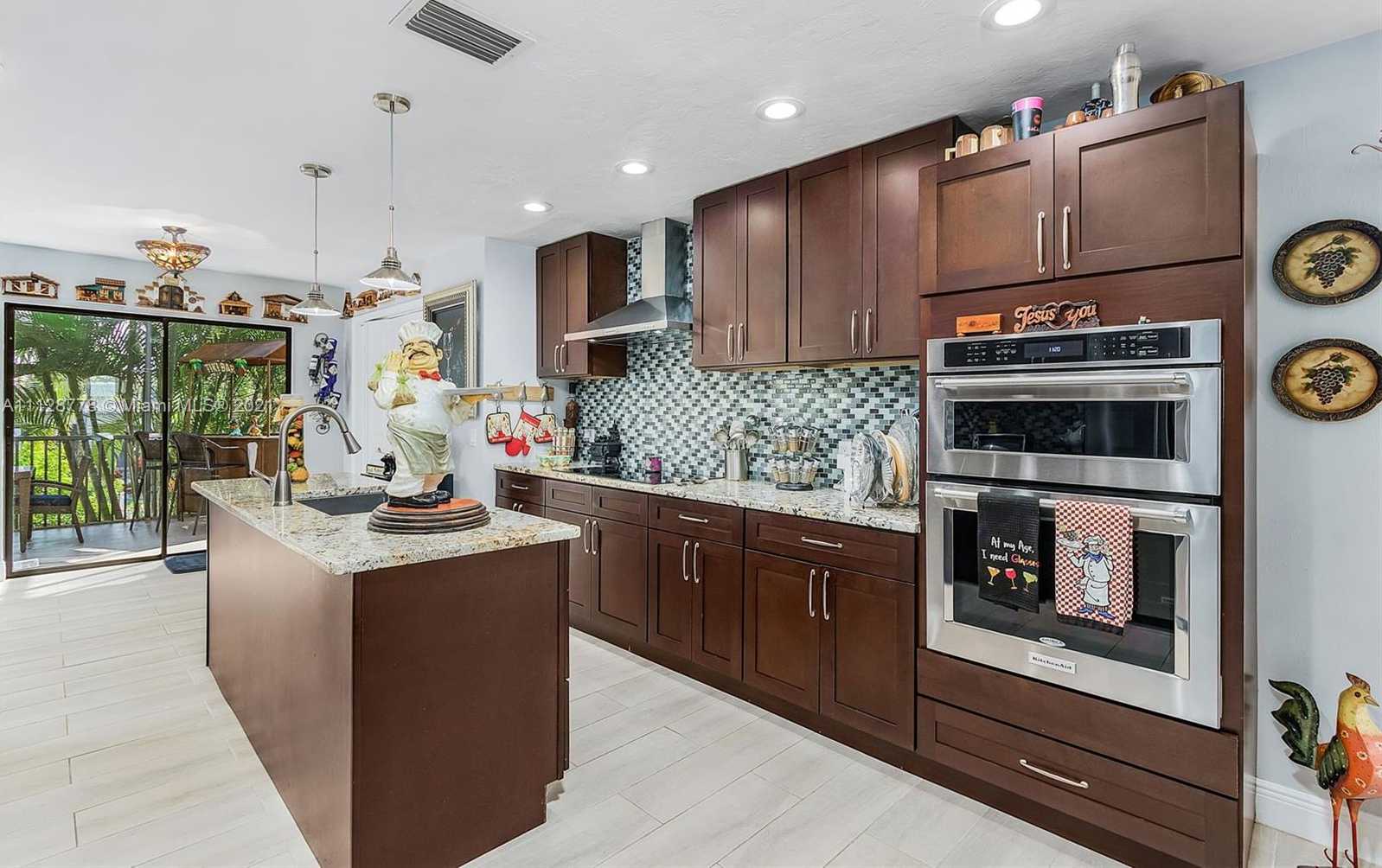 Small Image of 27109 Holly Ln, Bonita Springs, FL 34135, USA Number 10