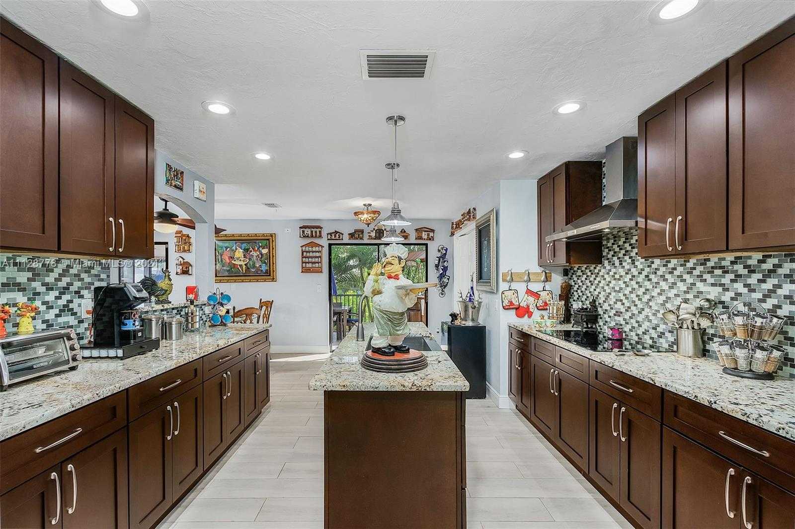 Small Image of 27109 Holly Ln, Bonita Springs, FL 34135, USA Number 13
