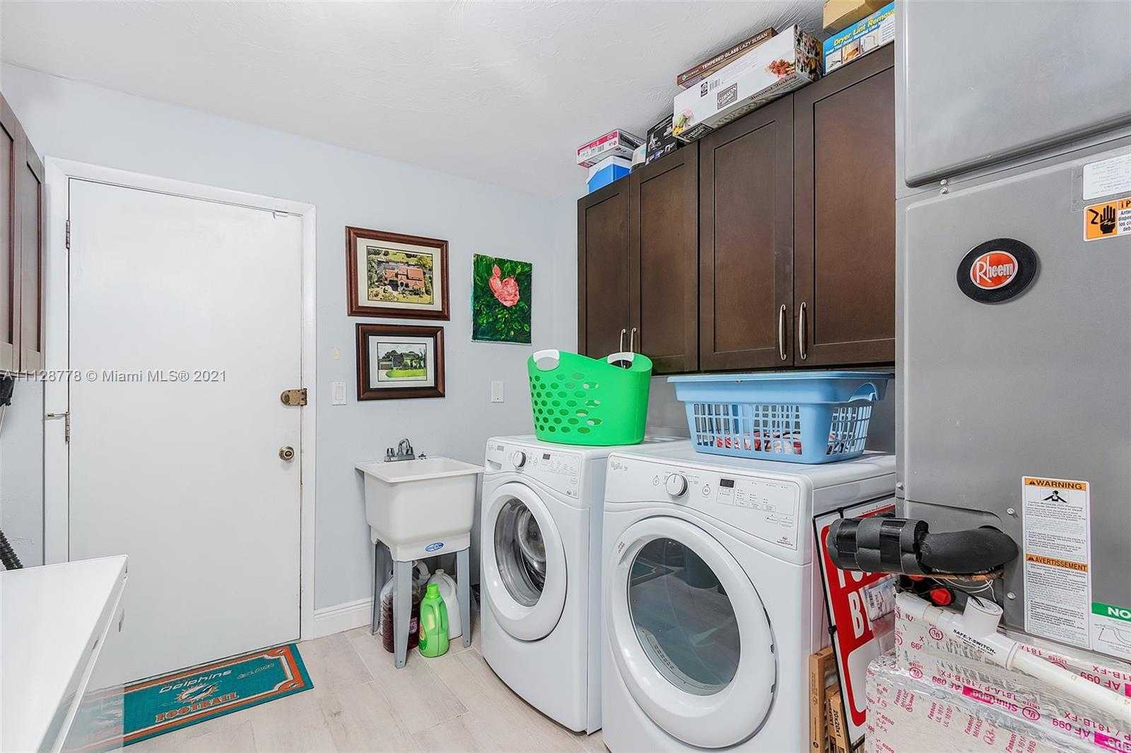 Small Image of 27109 Holly Ln, Bonita Springs, FL 34135, USA Number 17
