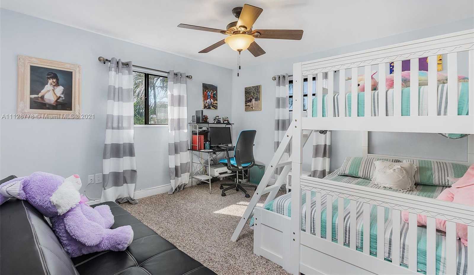 Small Image of 27109 Holly Ln, Bonita Springs, FL 34135, USA Number 19