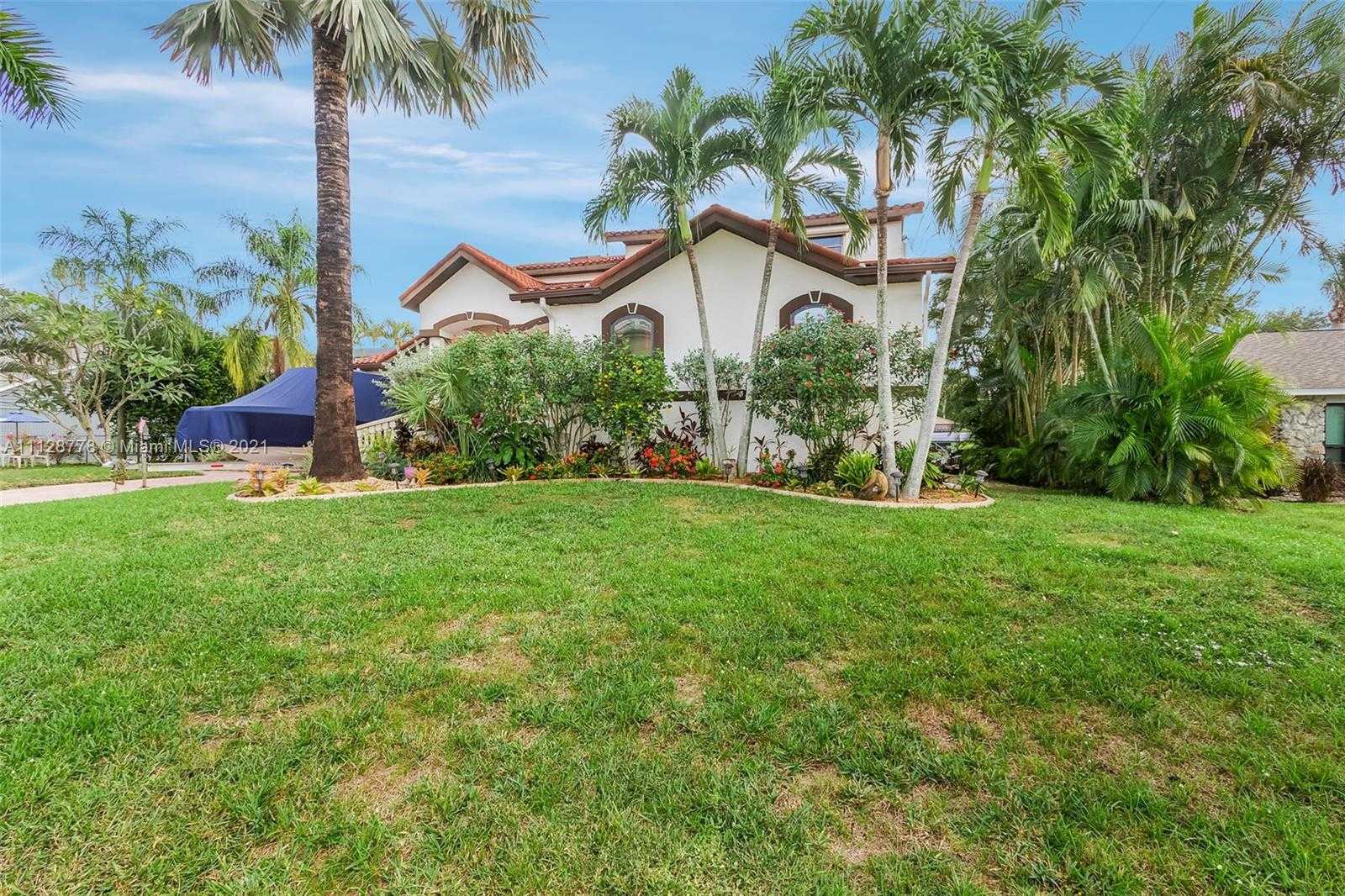 Small Image of 27109 Holly Ln, Bonita Springs, FL 34135, USA Number 2
