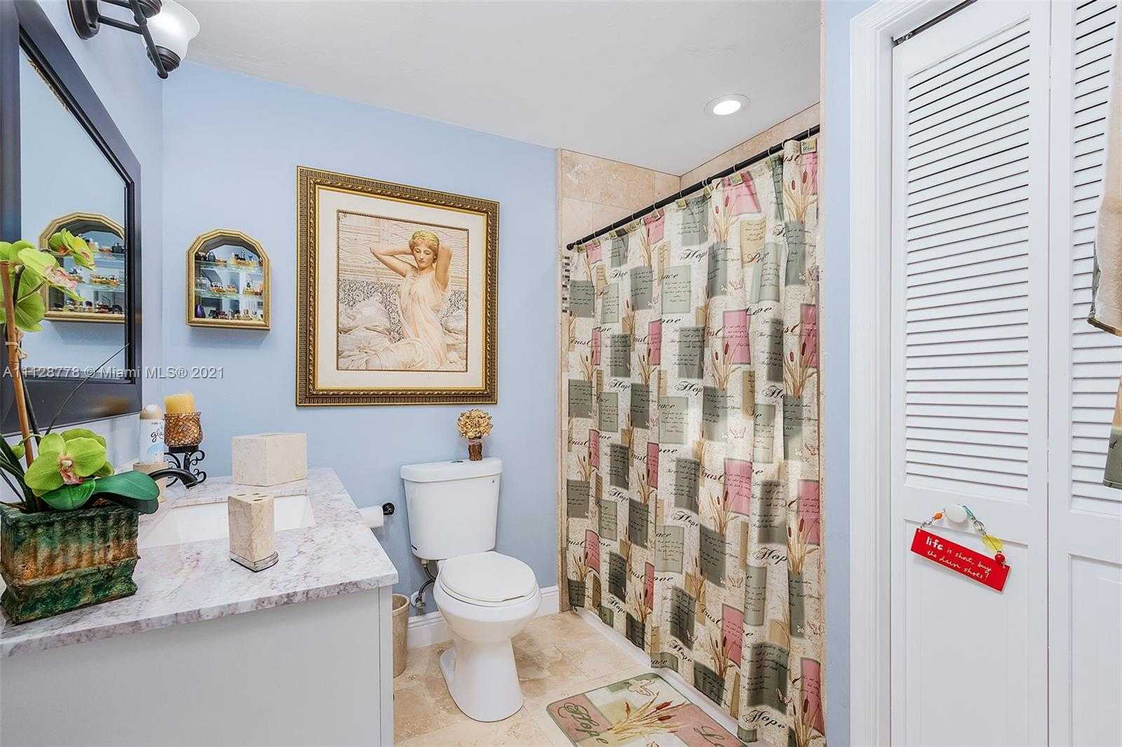 Small Image of 27109 Holly Ln, Bonita Springs, FL 34135, USA Number 20