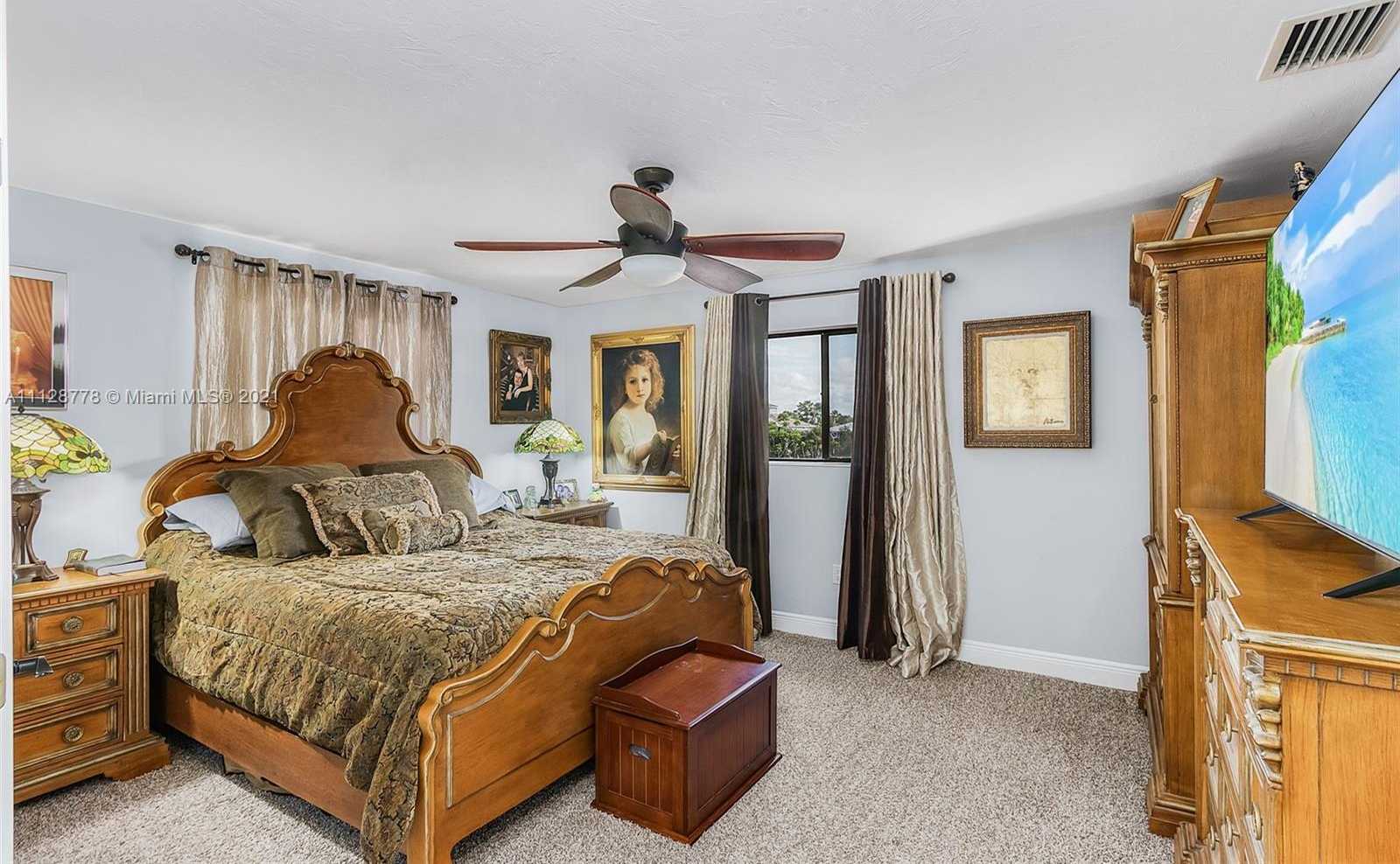 Small Image of 27109 Holly Ln, Bonita Springs, FL 34135, USA Number 22