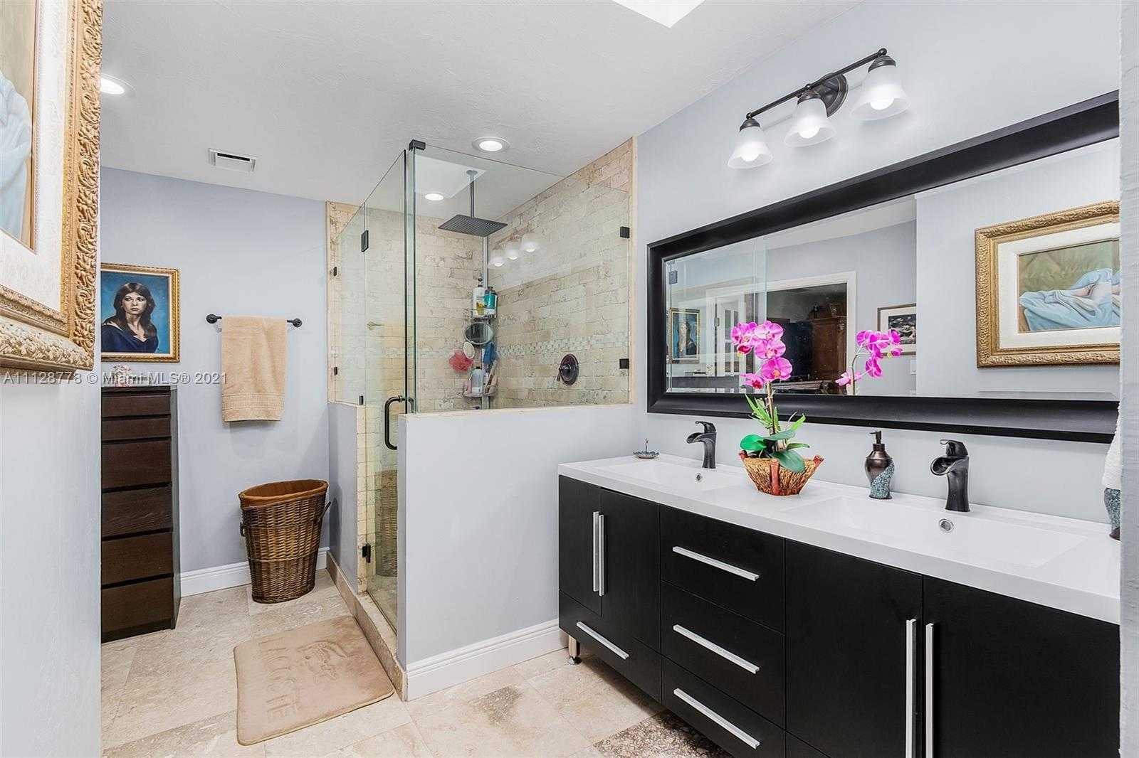 Small Image of 27109 Holly Ln, Bonita Springs, FL 34135, USA Number 24
