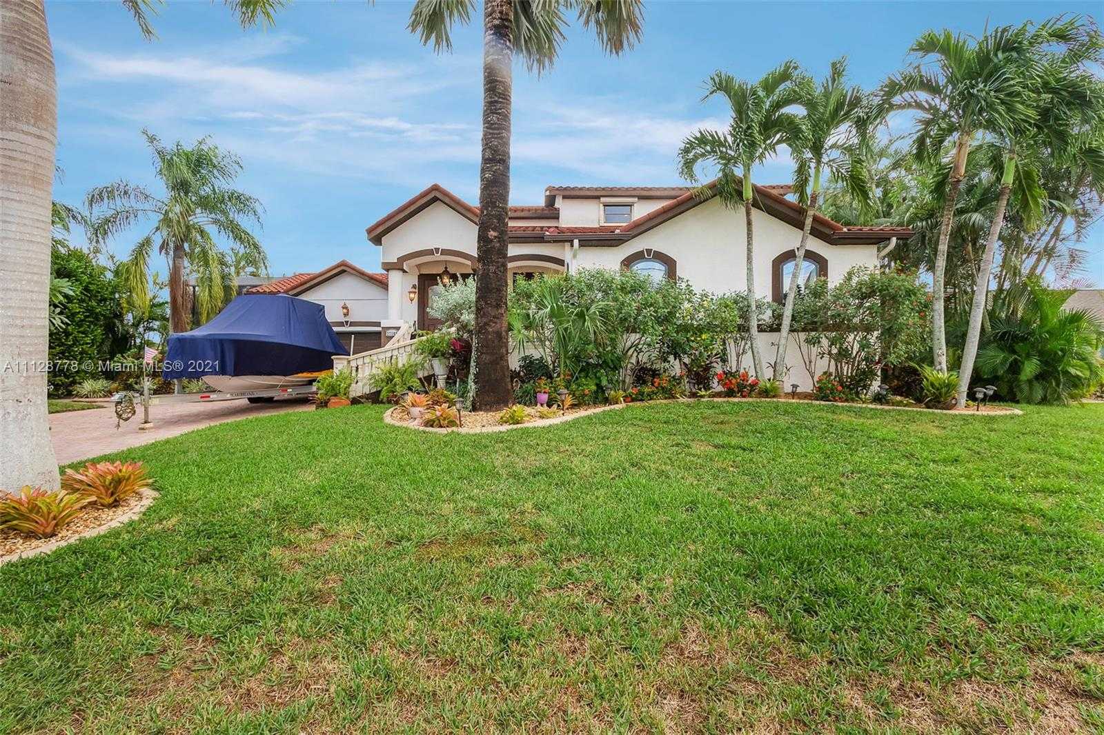 Small Image of 27109 Holly Ln, Bonita Springs, FL 34135, USA Number 3