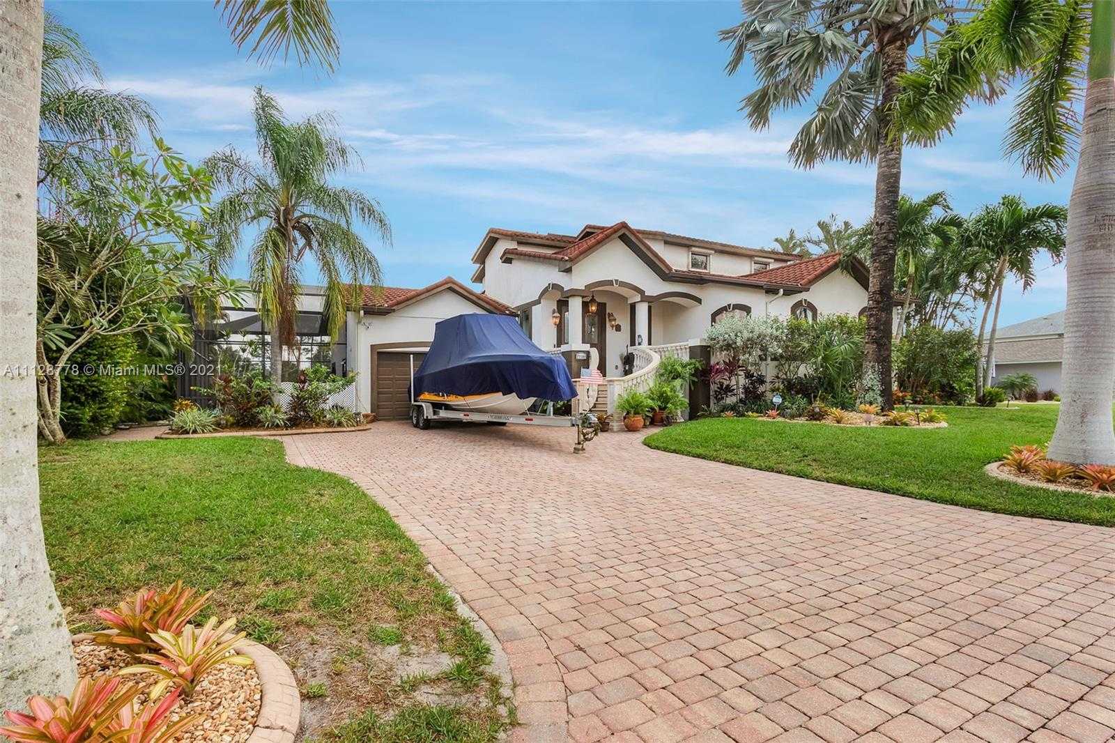 Small Image of 27109 Holly Ln, Bonita Springs, FL 34135, USA Number 4