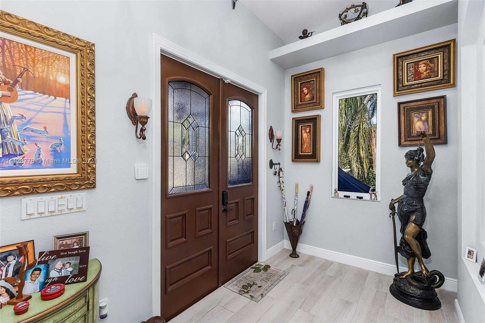 Small Image of 27109 Holly Ln, Bonita Springs, FL 34135, USA Number 6