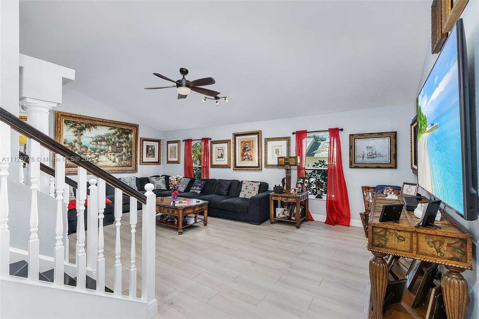 Small Image of 27109 Holly Ln, Bonita Springs, FL 34135, USA Number 7
