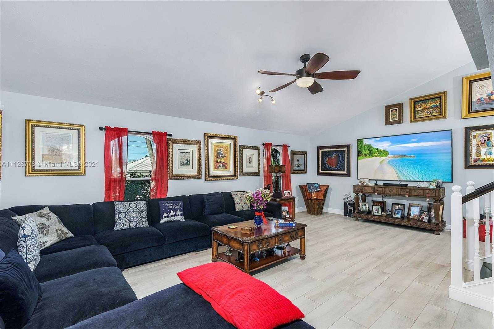 Small Image of 27109 Holly Ln, Bonita Springs, FL 34135, USA Number 8