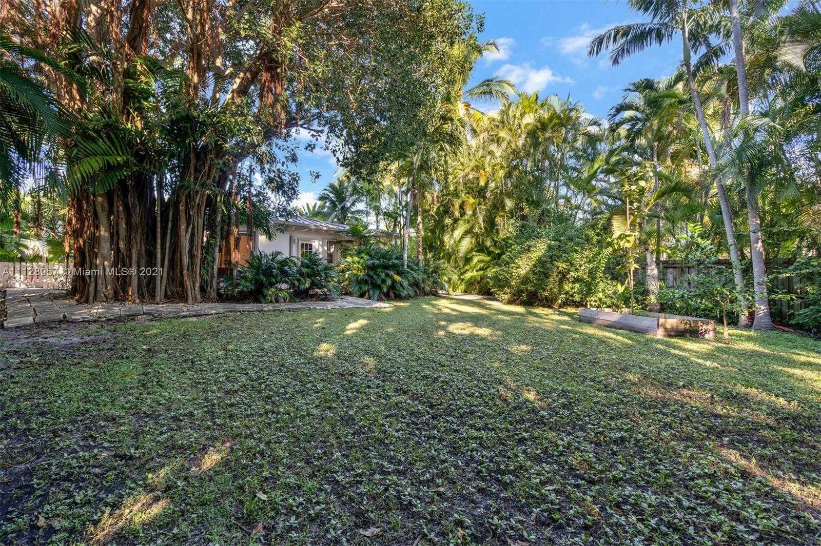Small Image of 950 NE 75th St, Miami, FL 33138, USA Number 16