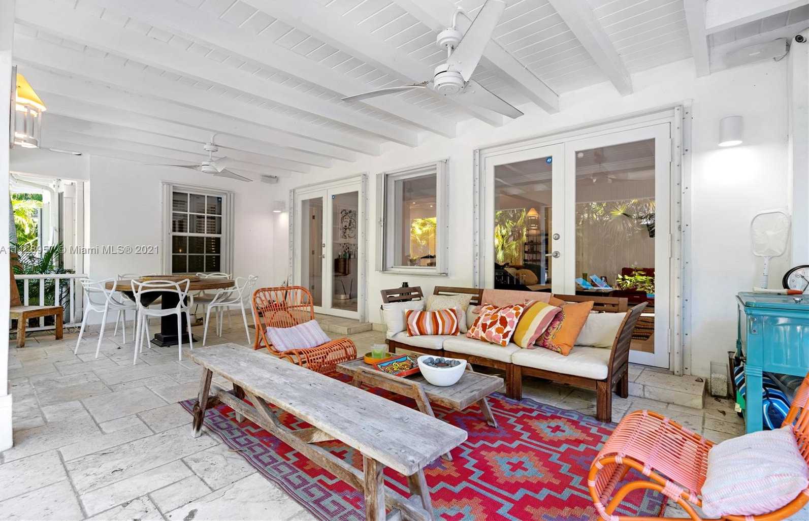 Small Image of 950 NE 75th St, Miami, FL 33138, USA Number 3