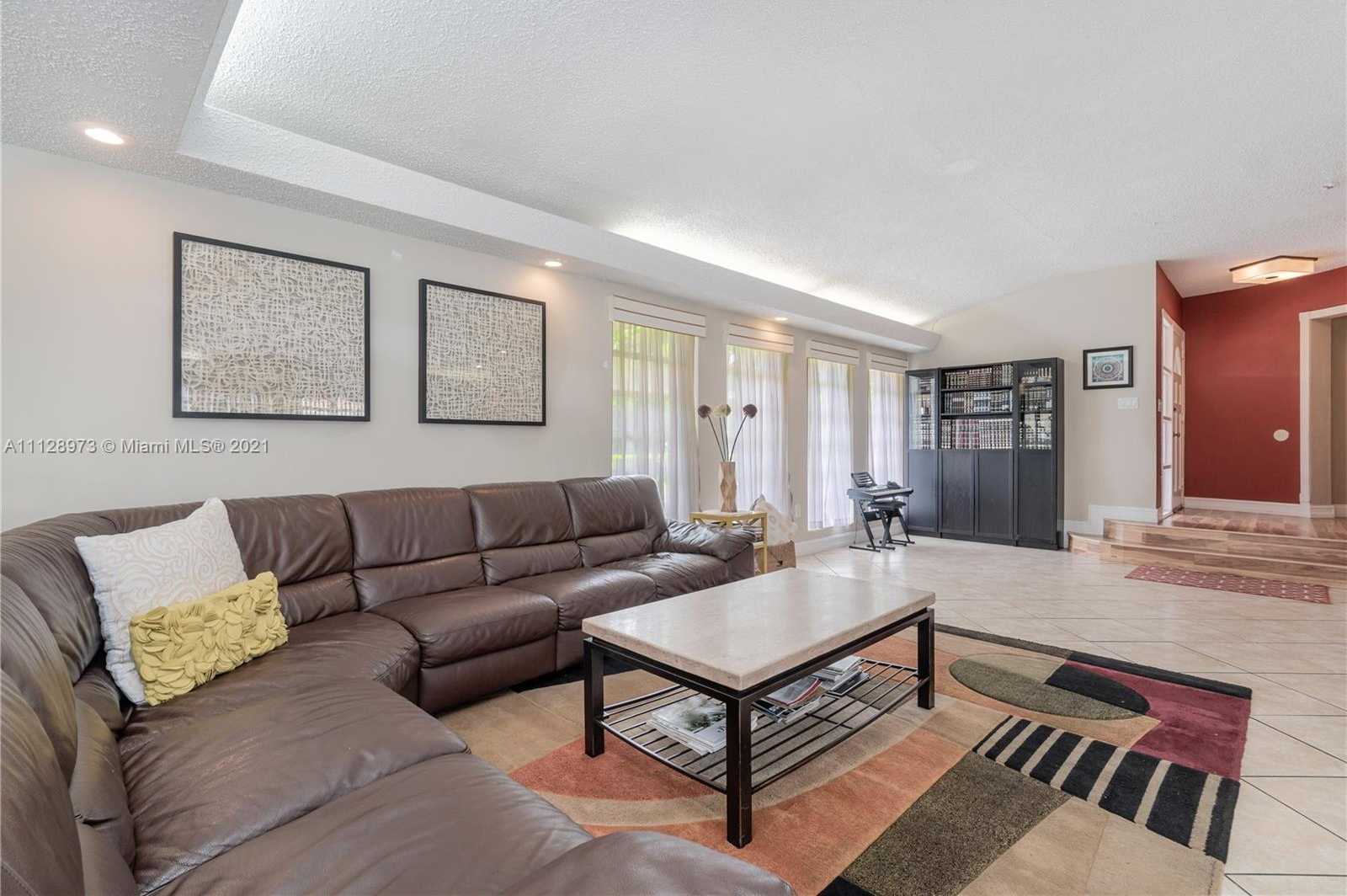 Small Image of 4340 N Michigan Ave, Miami Beach, FL 33140, USA Number 13